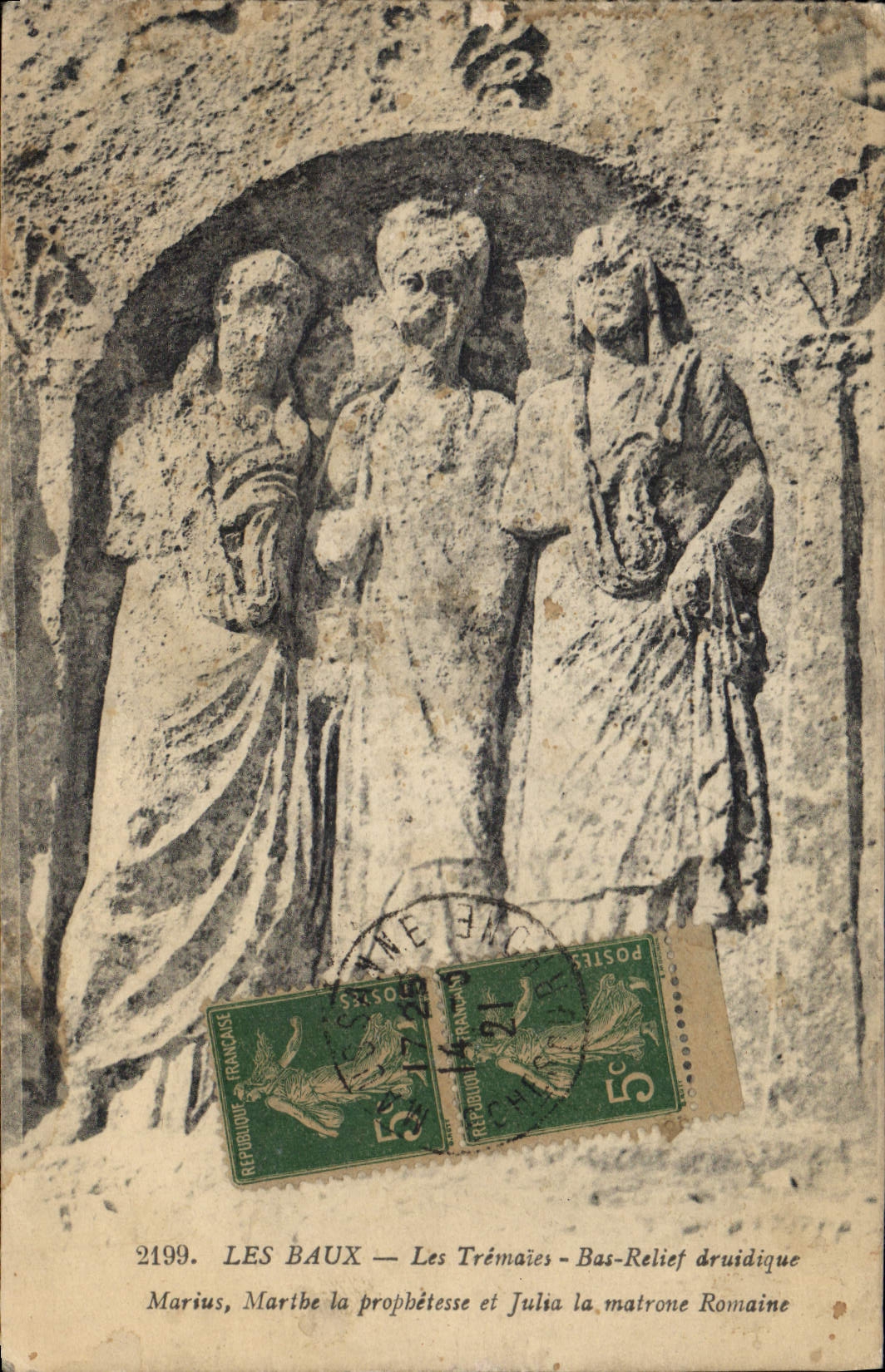 CPA Les Baux Les Tremaies Bas relief druidique 
