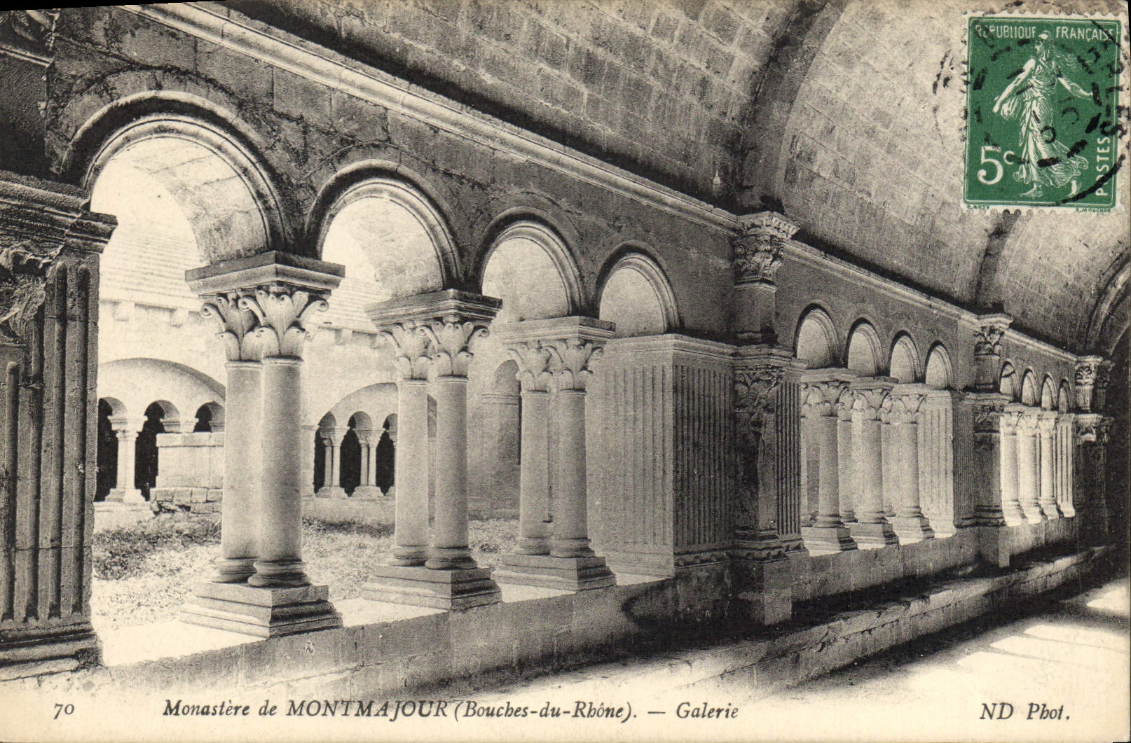 CPA Monastere de Montmajour Bouches du Rhone Galerie