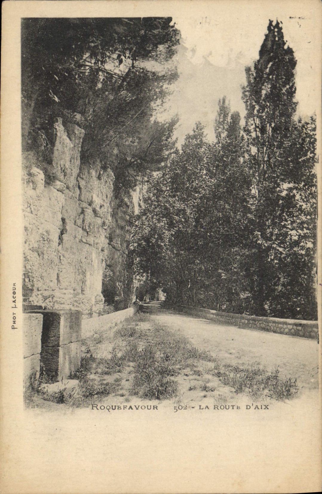 CPA Roquefavour La Route d'Aix 