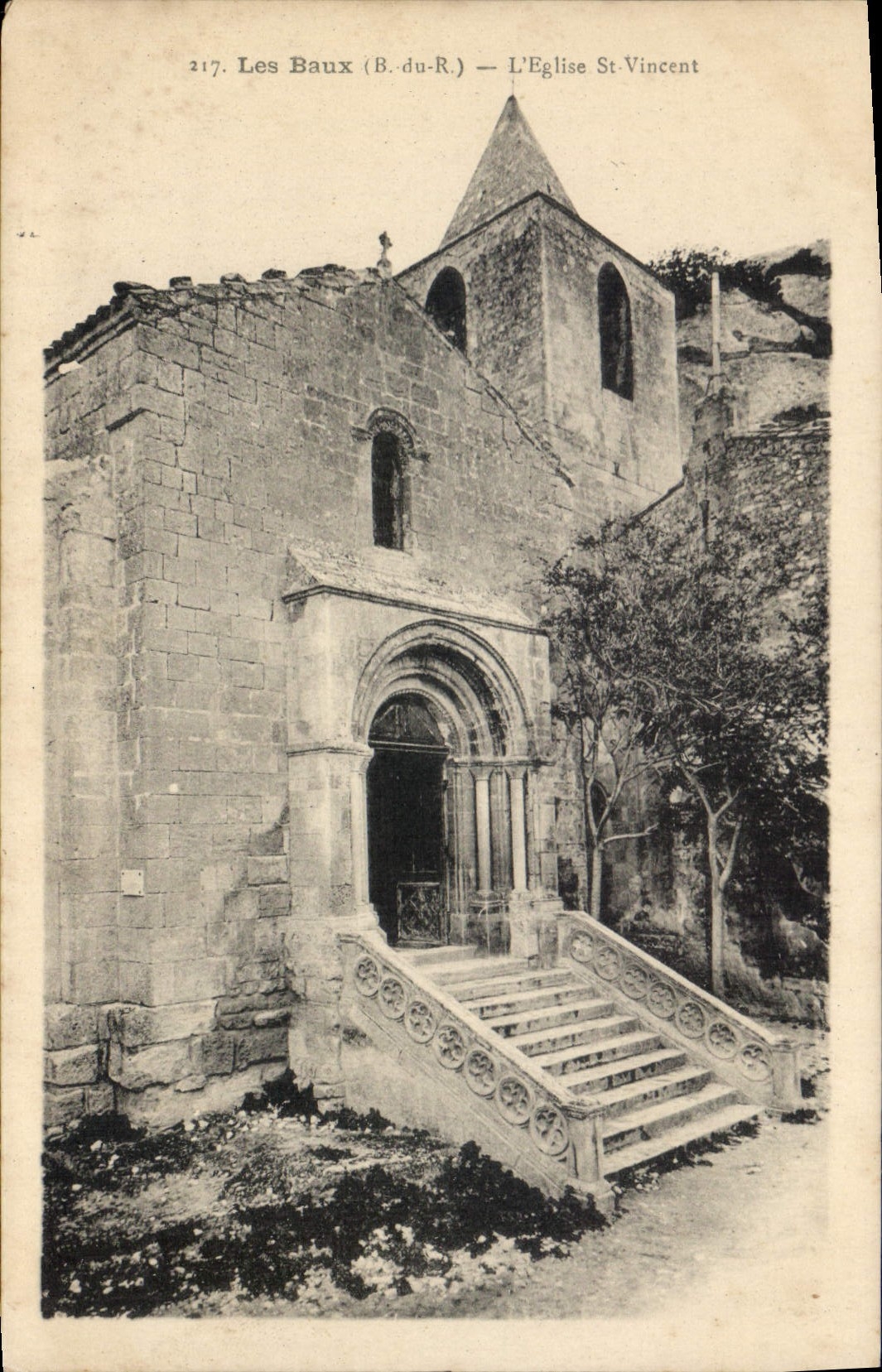 CPA Les Baux B de R L'Eglise St Vincent 