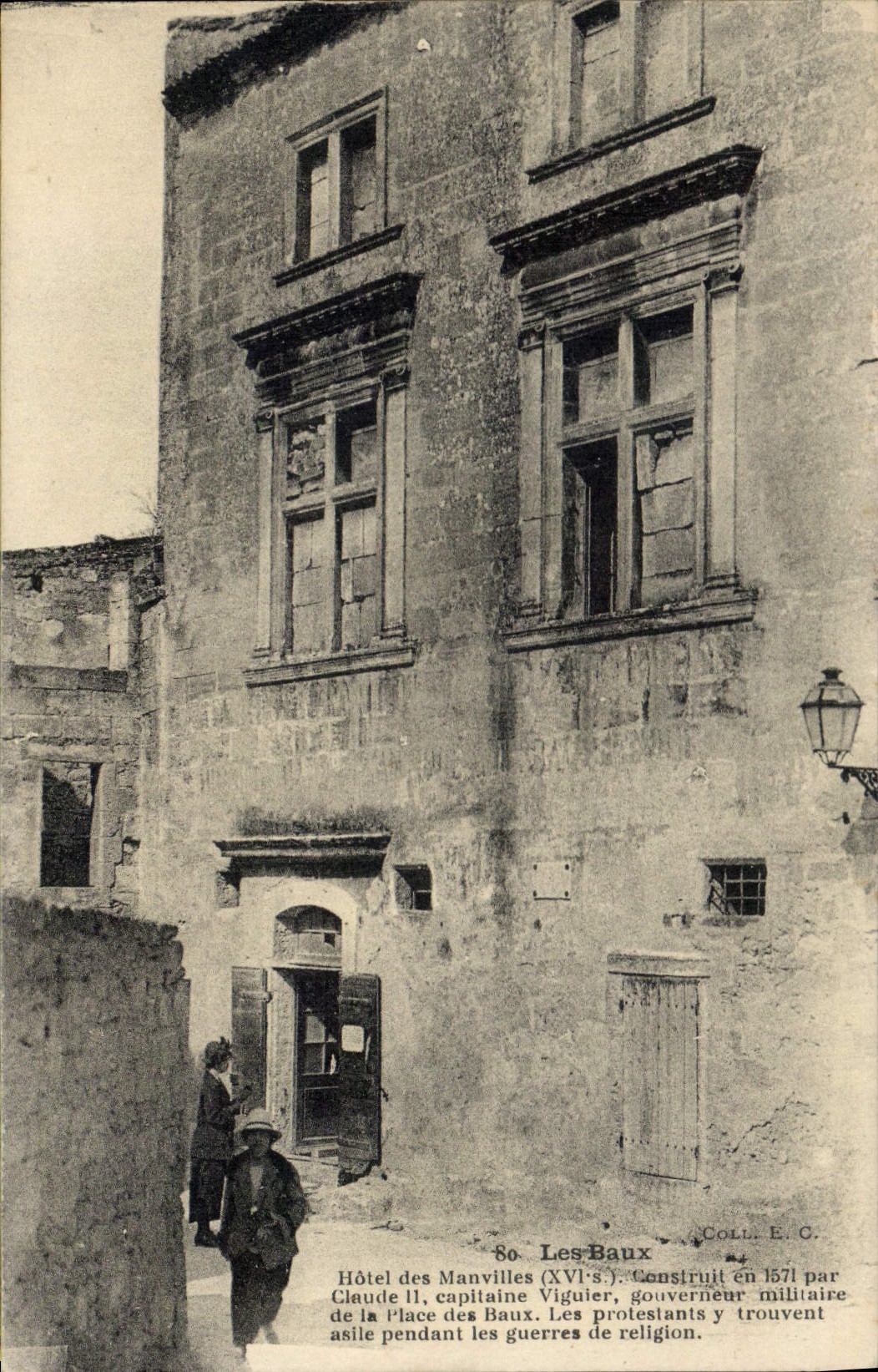 CPA Les Baux Hotel des Manvilles XVI siecle 