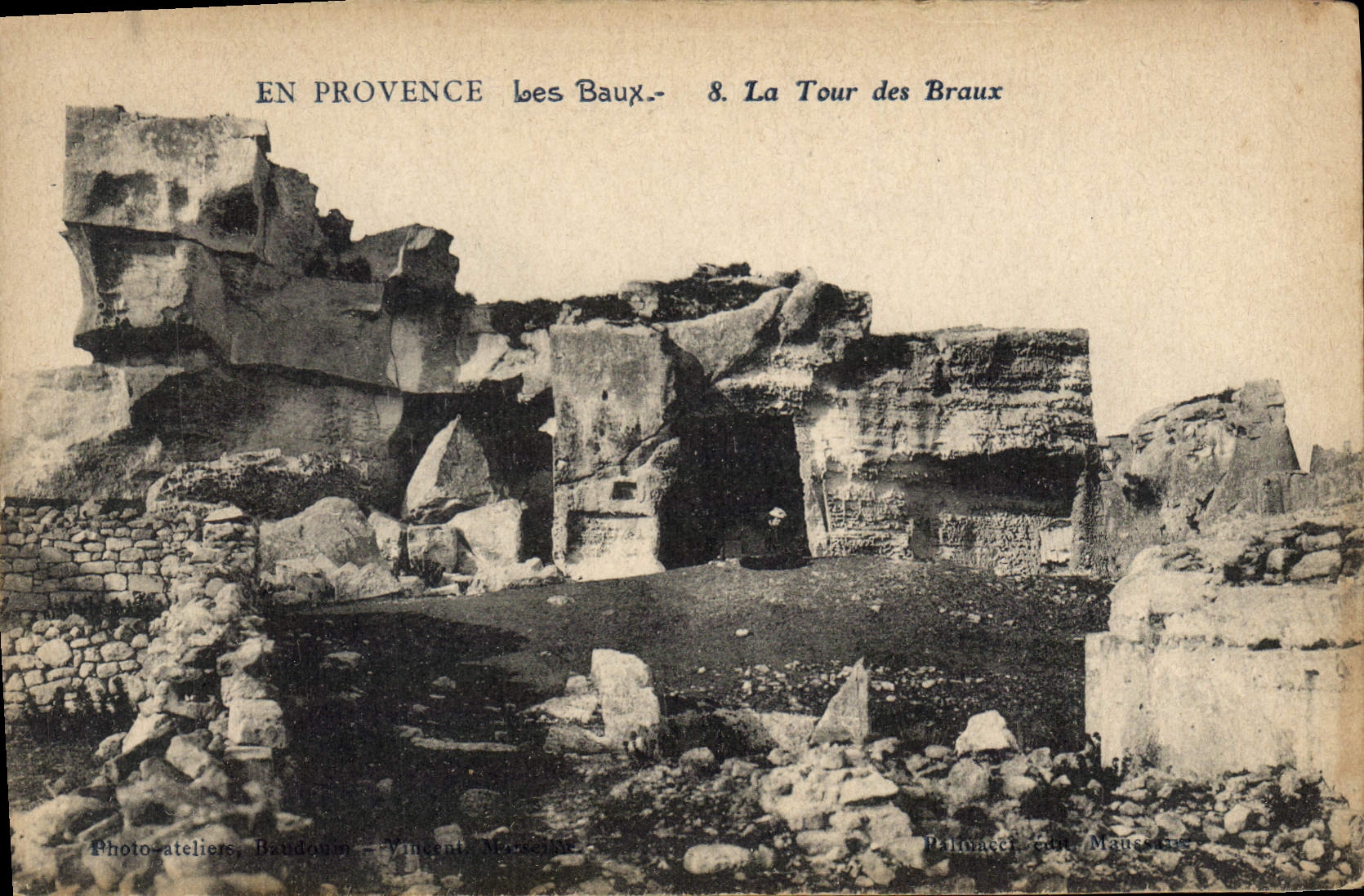 CPA En Provence Les Baux La tour des Braux 