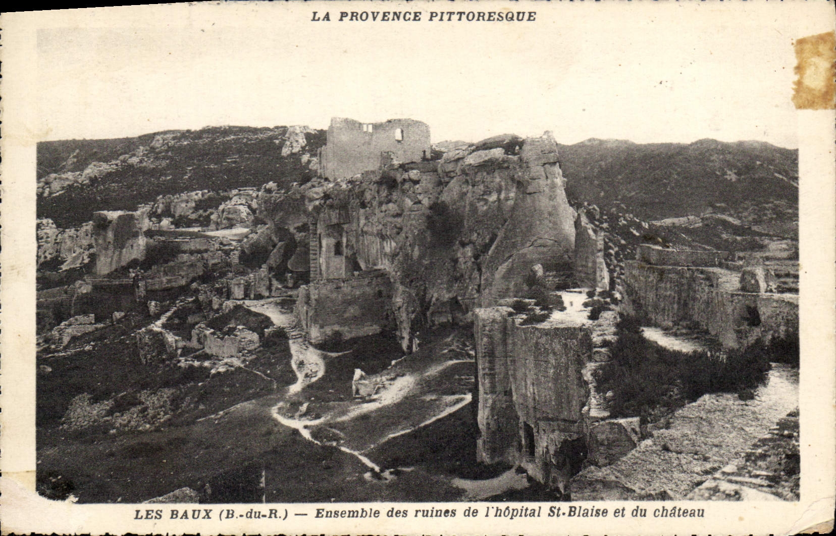 CPA Les Baux B du R Ensemble des ruines de l'hopital St Blaise et du chateau 