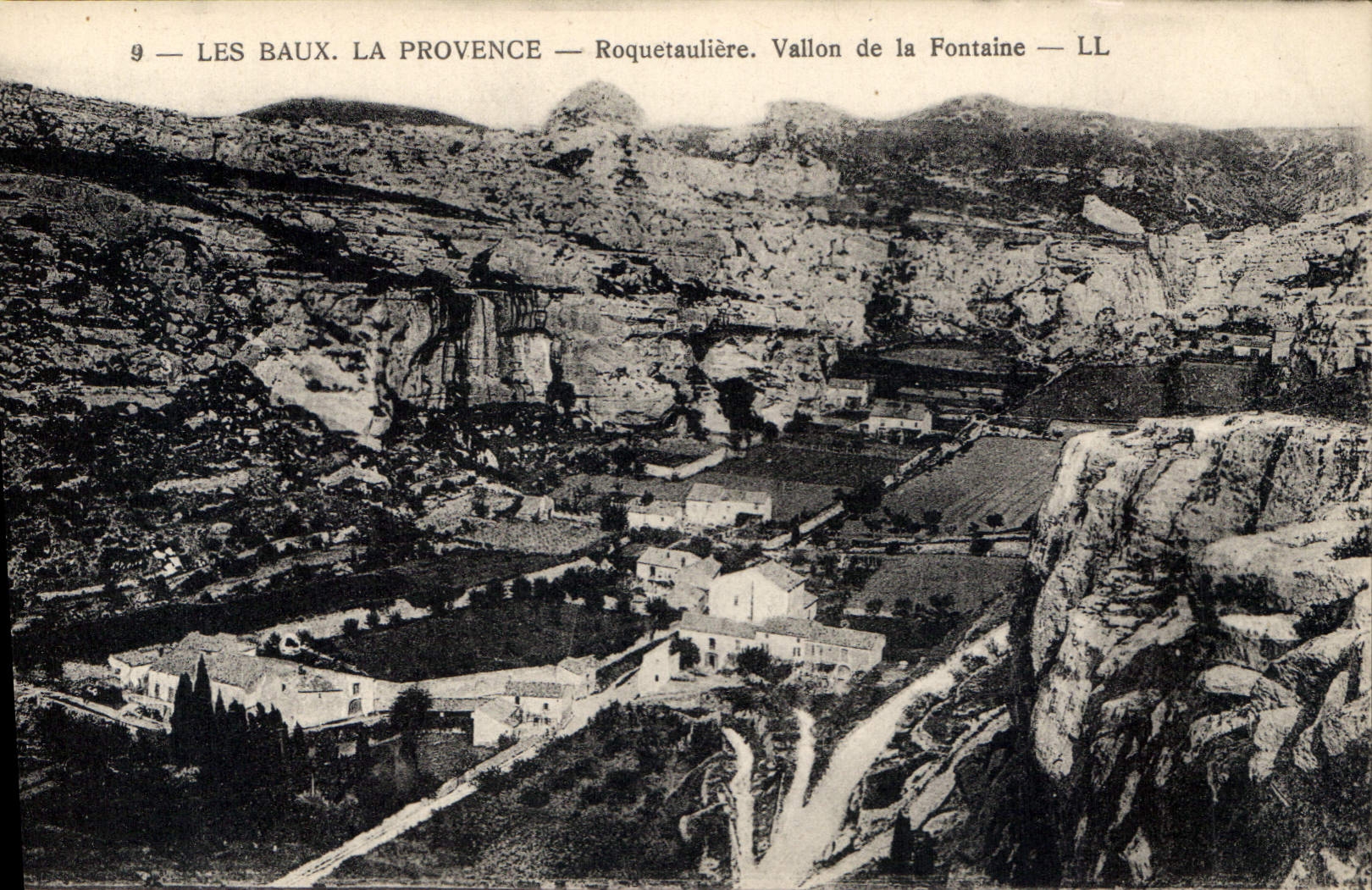 CPA Les Baux La Provence Roquetauliere Vallon de la Fontaine 