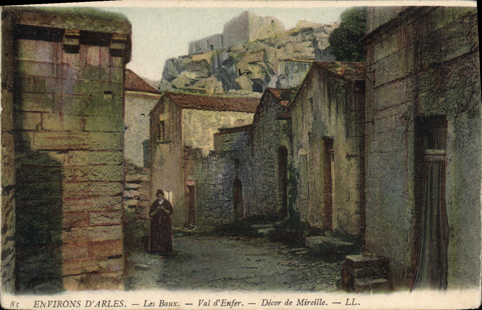 CPA Environs d'Arles Les Baux Val d'Enfer Decor de Mireille 