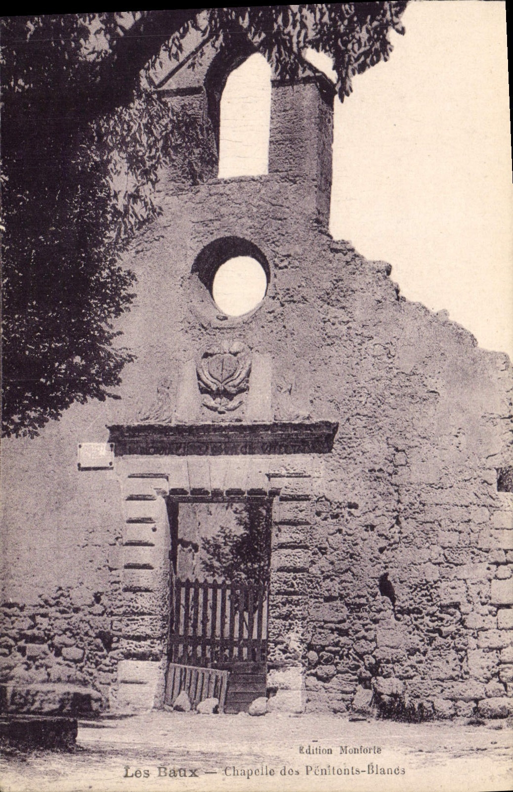CPA Les Baux Chapelle des Penitents Blancs 