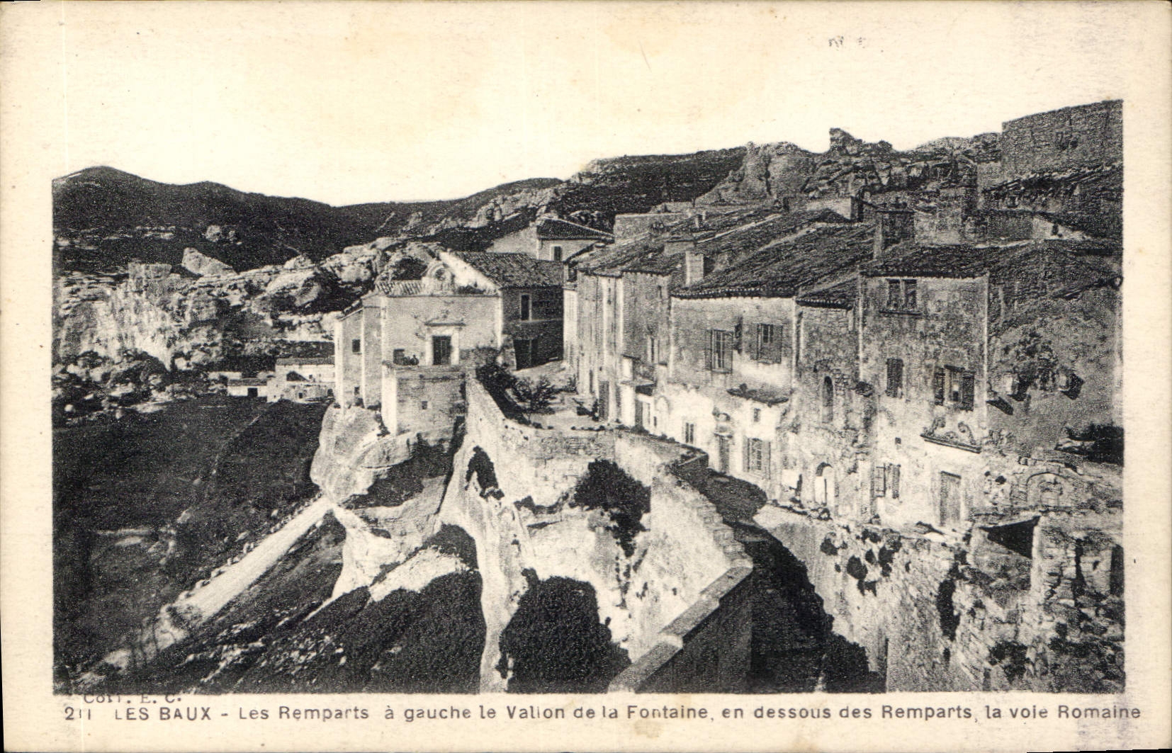 CPA Les Baux Les Remparts 
