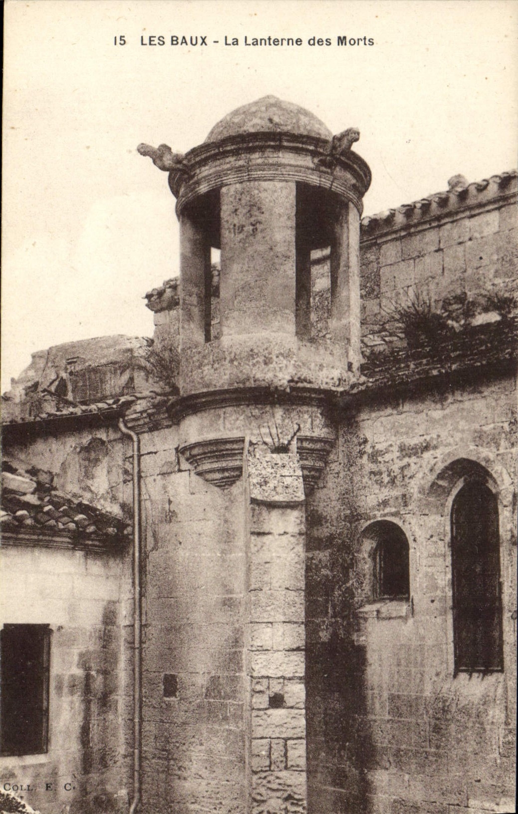 CPA Les Baux La Lanterne des Morts