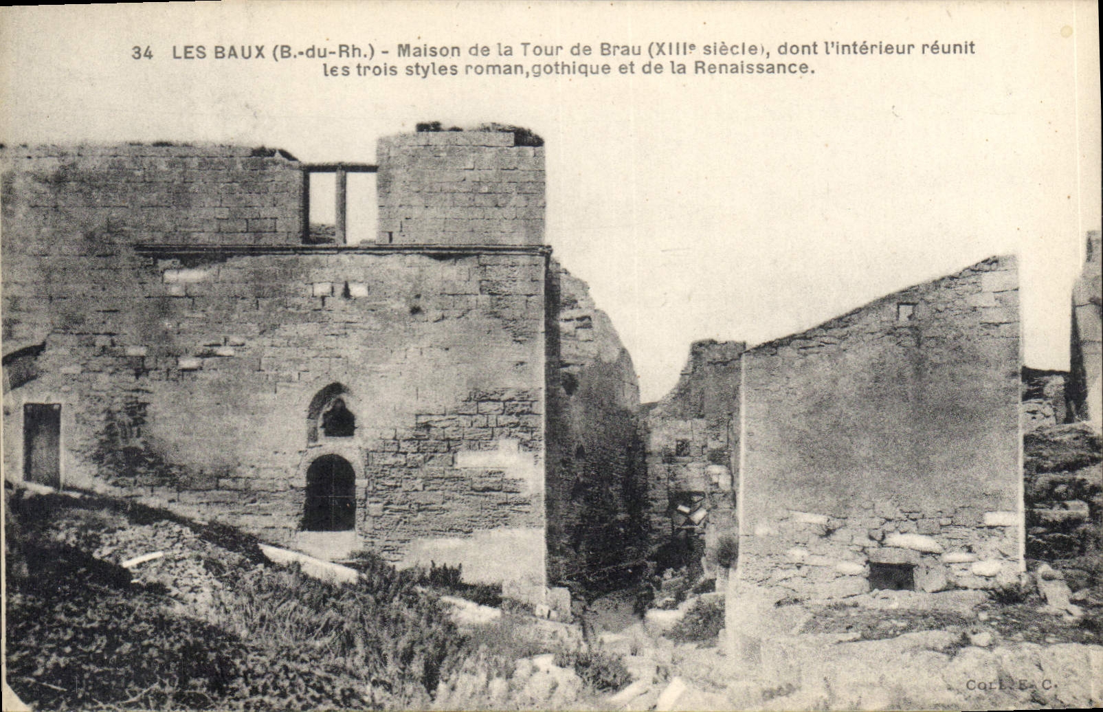 CPA Les Baux B du Rh Maison de la Tour de Brau