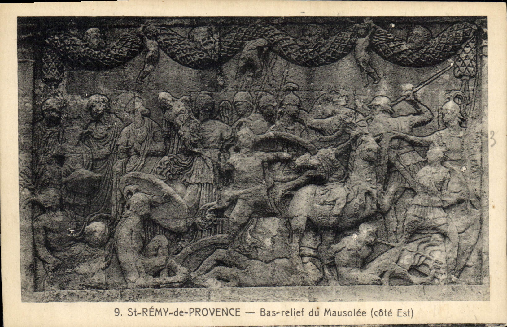 CPA St Remy de Provence Bas relief du Mausolee cote Est