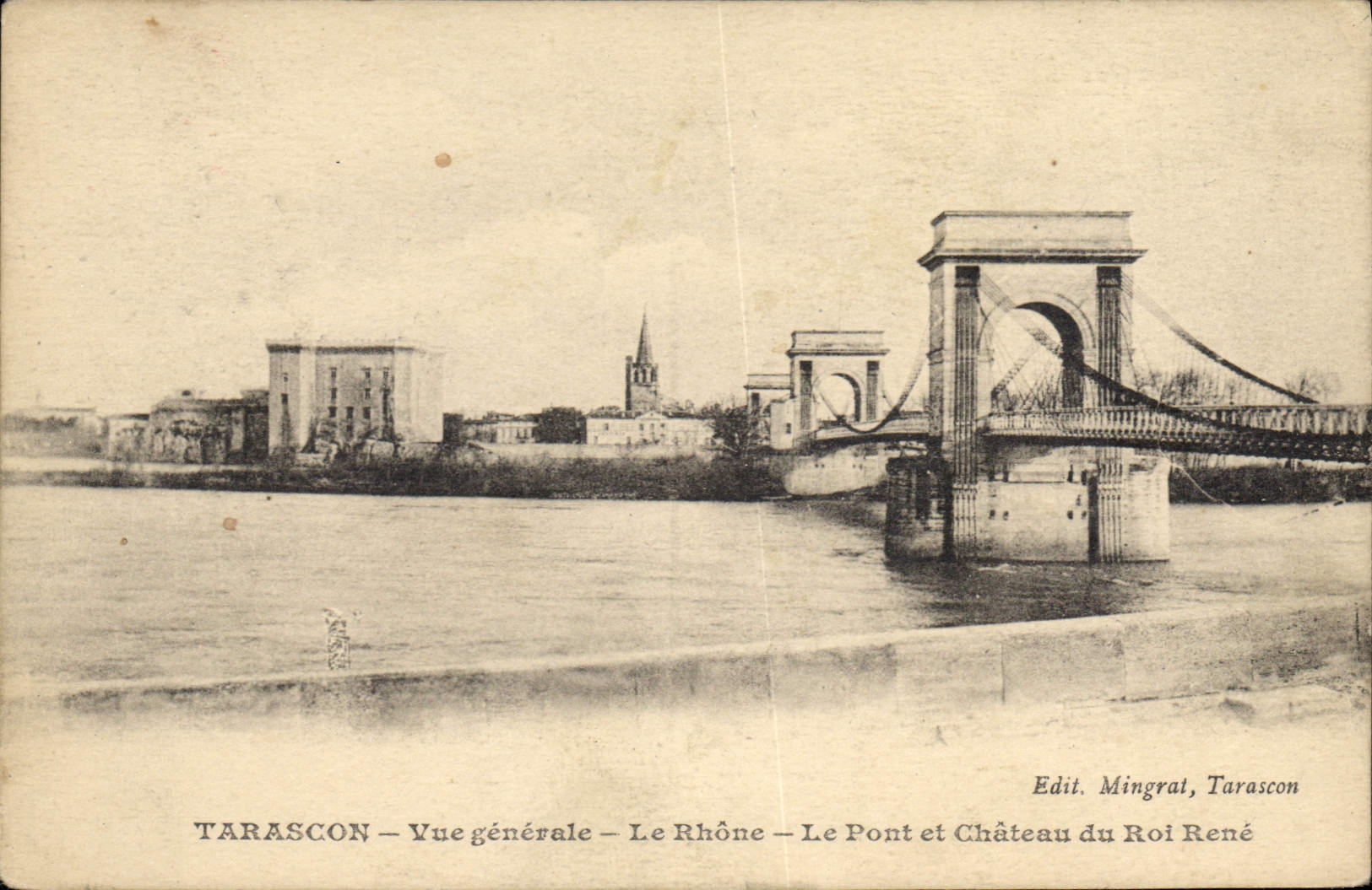 CPA Tarascon Vue generale Le Rhone Le Pont et Chateau du Roi Rene 