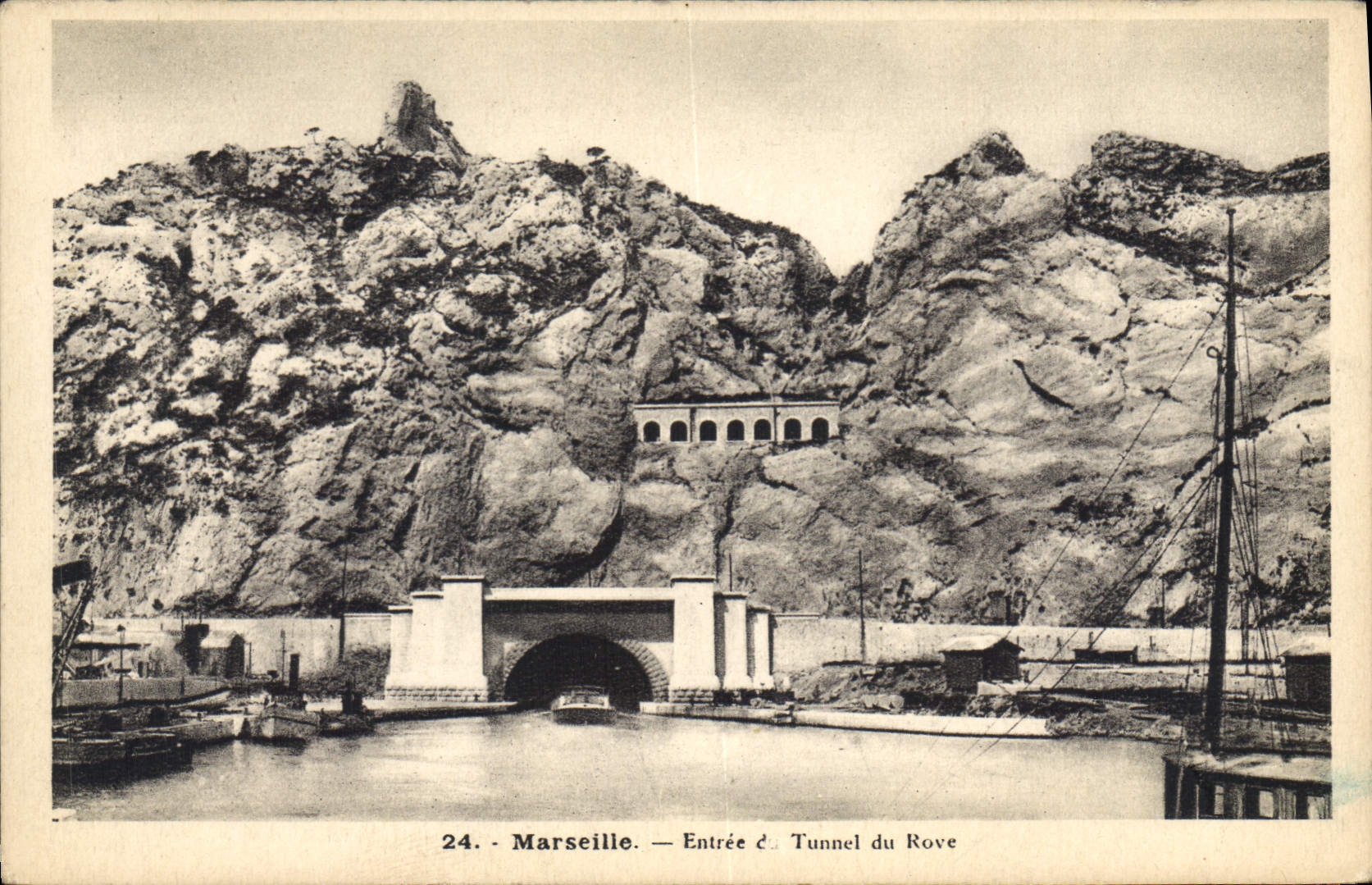 CPA Marseille Entree du Tunnel du Rove 