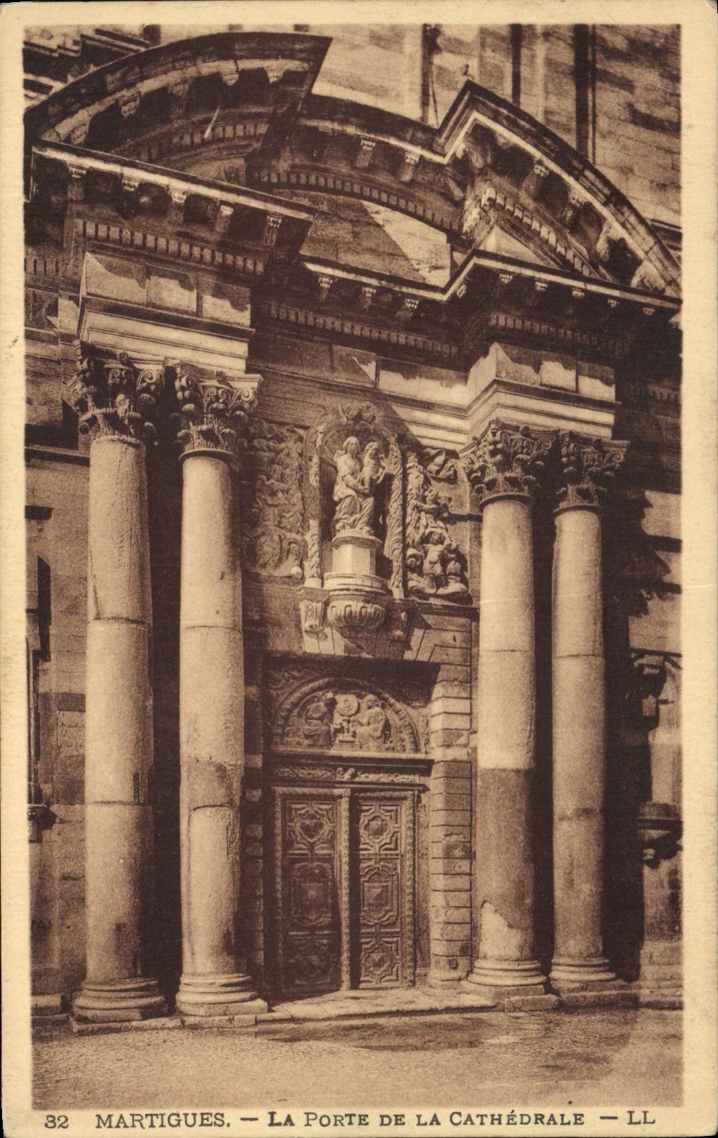 CPA Martigues La Porte de la Cathedrale 