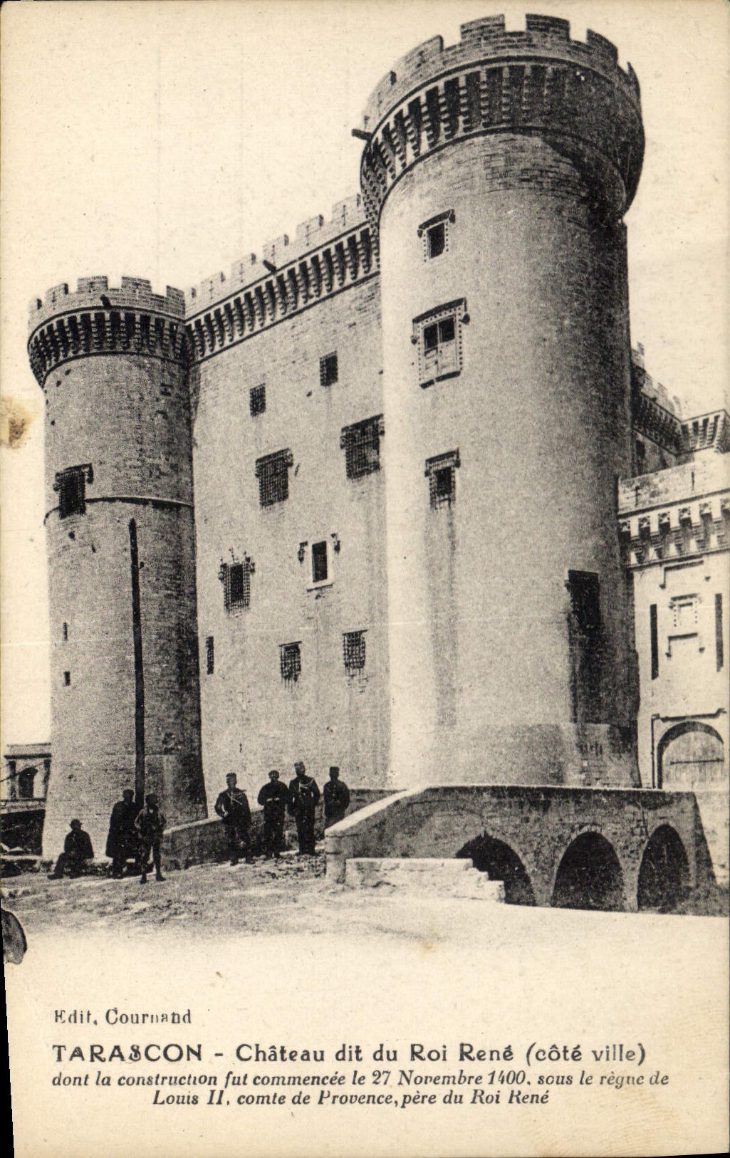 CPA Tarascon Chateau dit du Roi Rene cote ville 