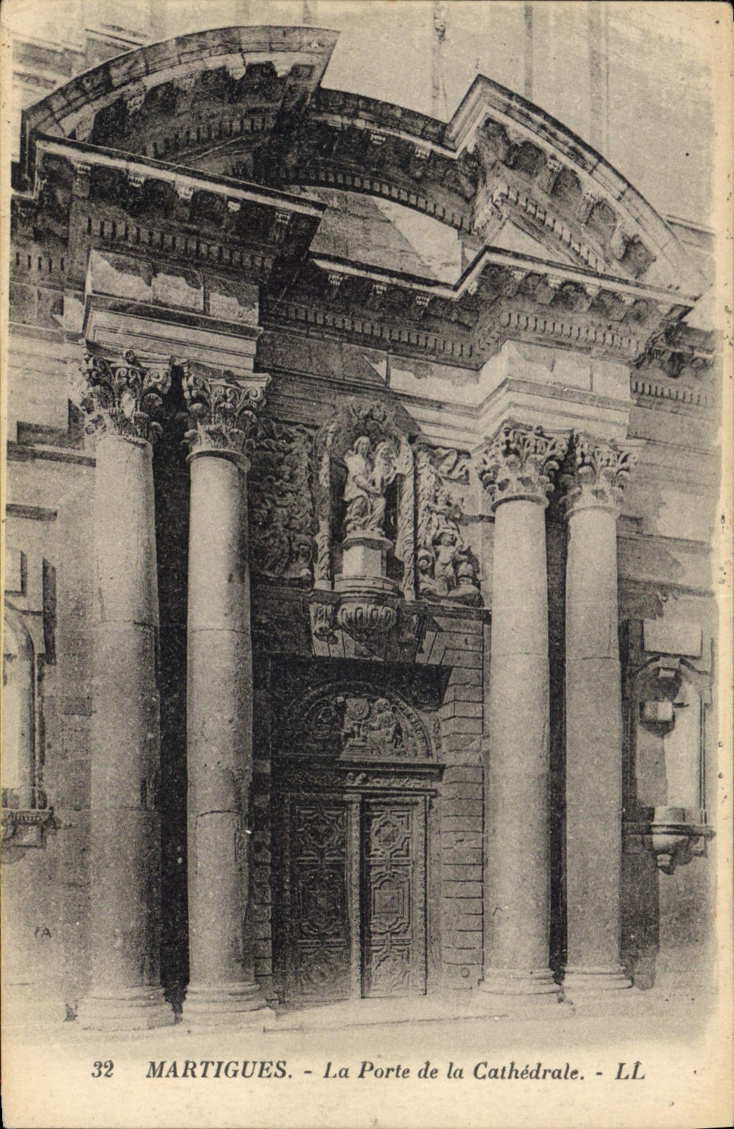 CPA Martigues La Porte de la Cathedrale 