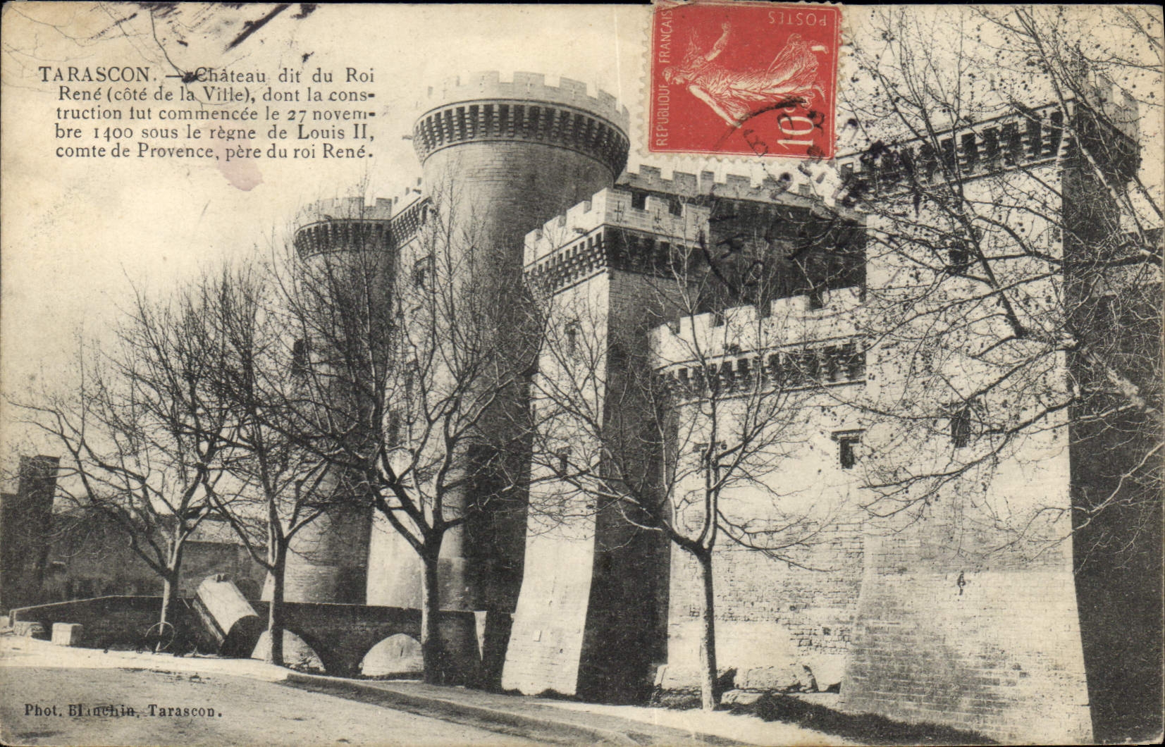 CPA Tarascon Chateau dit du Roi Rene cote de la Ville 
