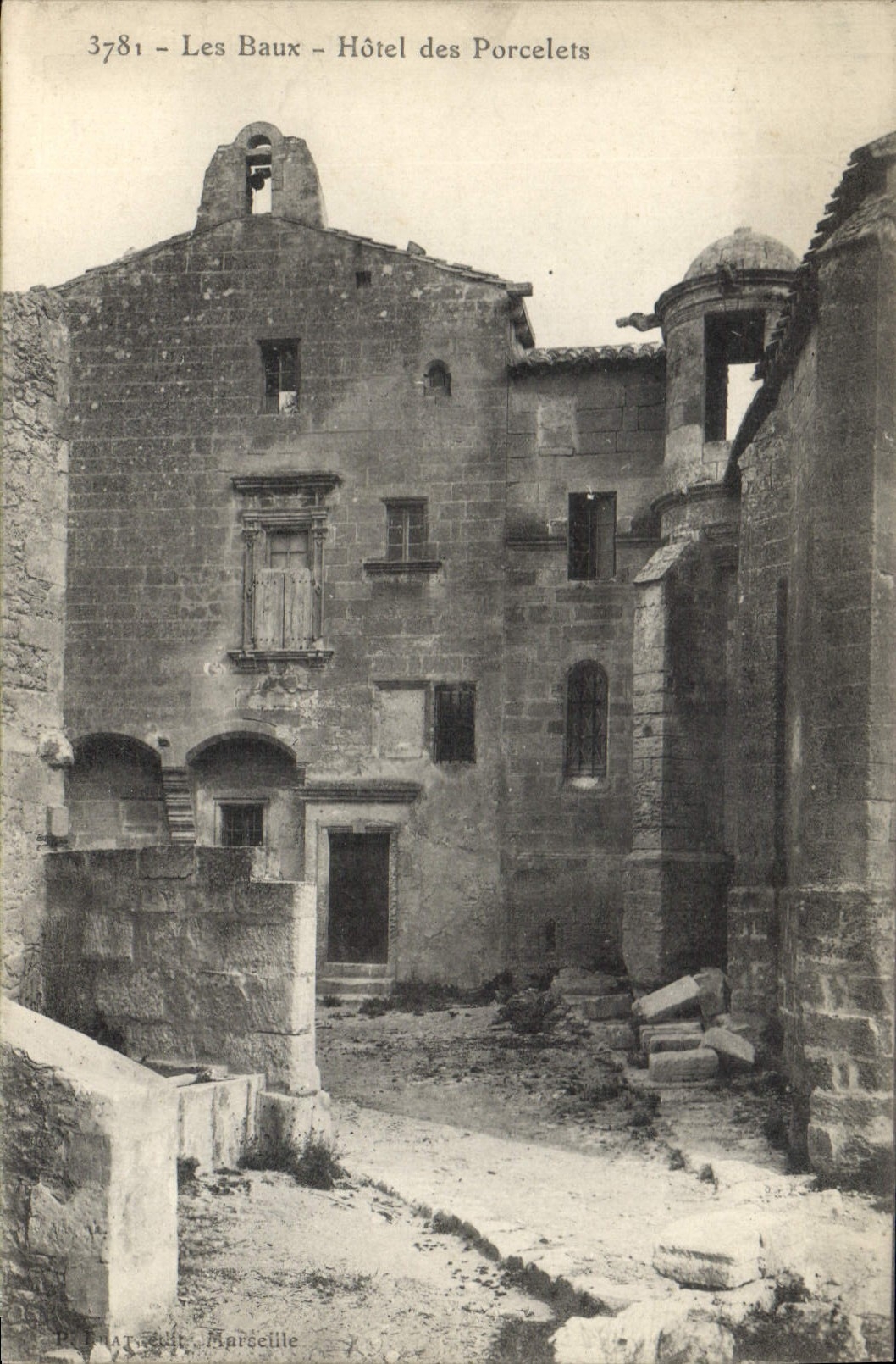 CPA Les Baux Hotel des Porcelets