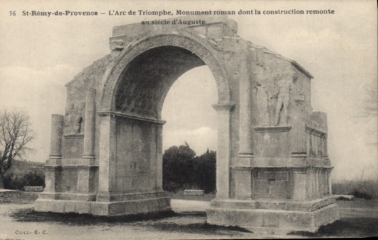 CPA St Remy de Provence L'Arc de Triomphe Monument roman dont la construction remonte au siecle d'Au