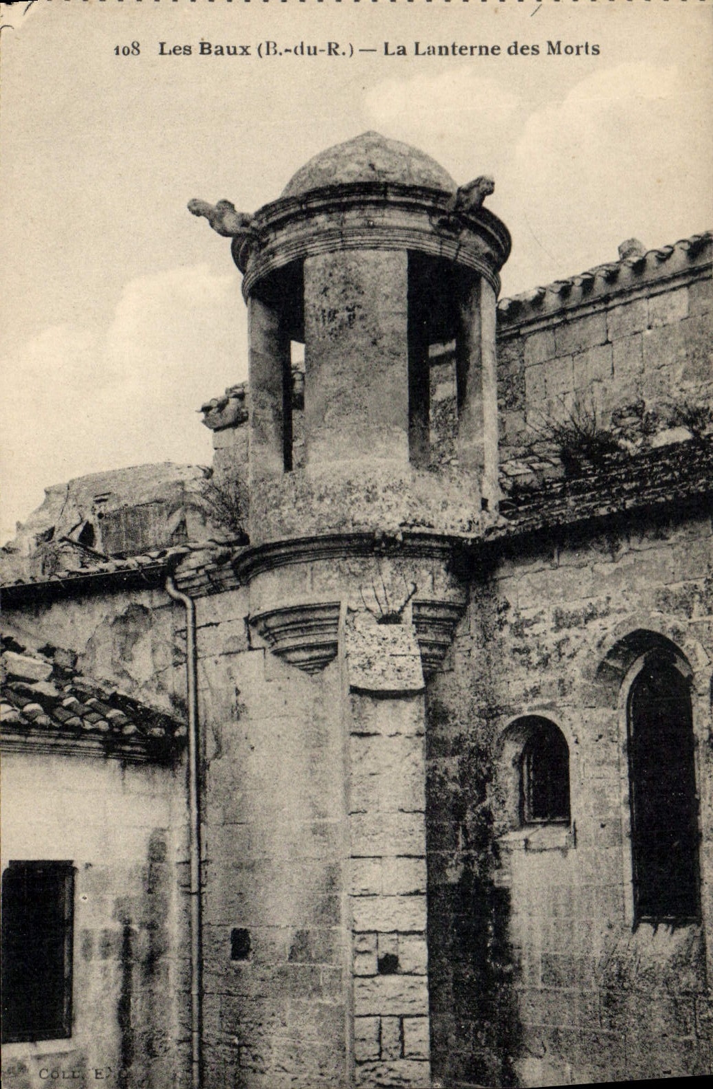 CPA Les Baux (B du R) La Lanterne des Morts