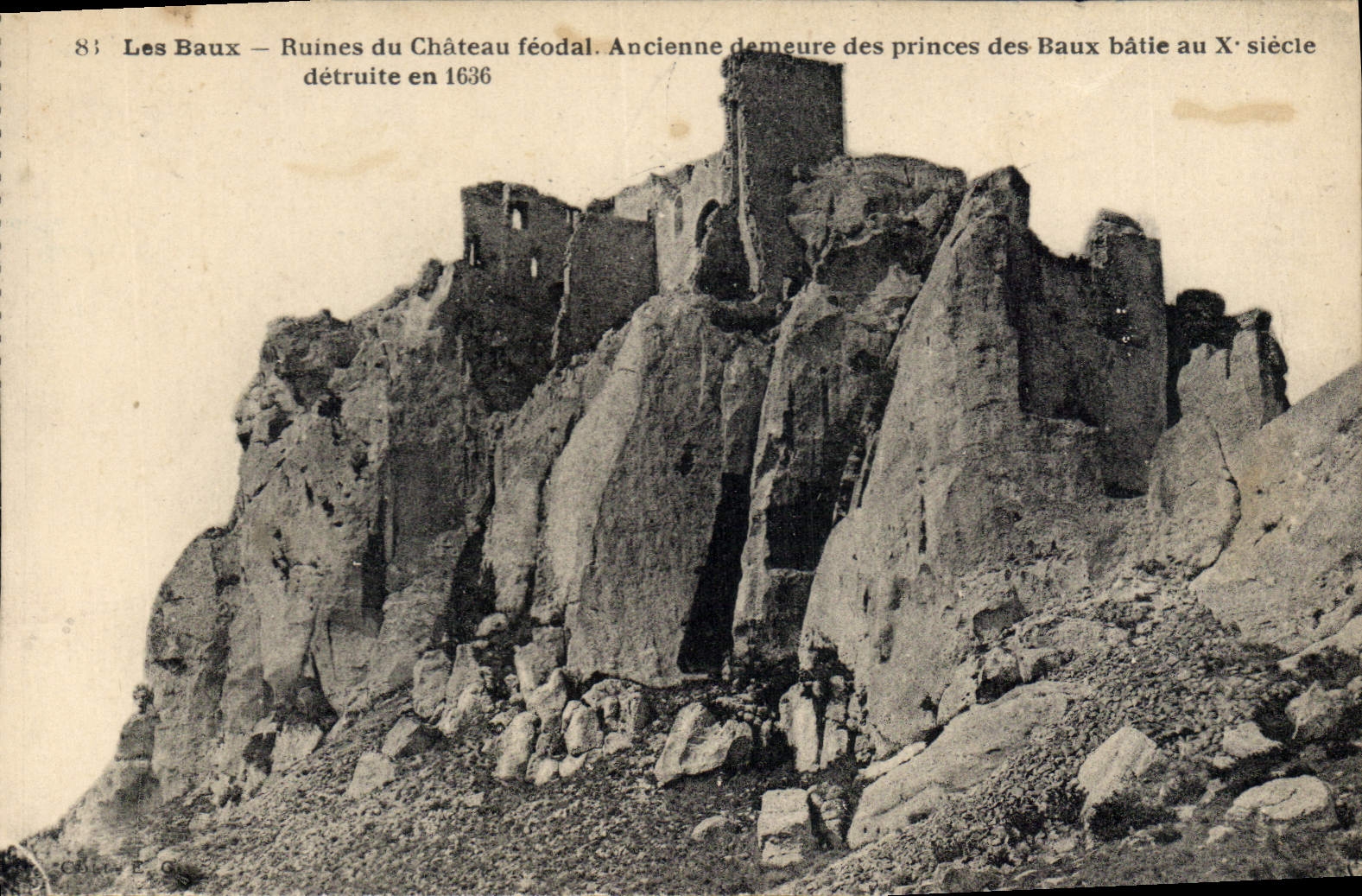 CPA Les Baux Ruines du Chateau feodal