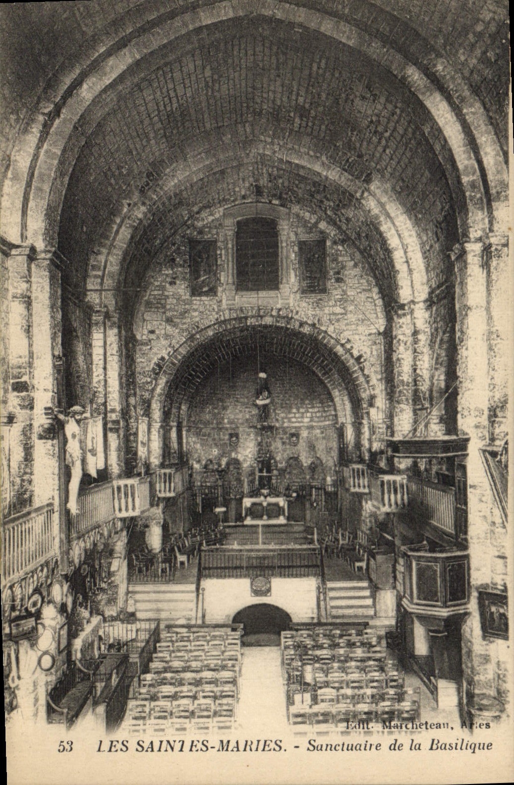 CPA Les Saintes Maries Sanctuaire de la Basilique