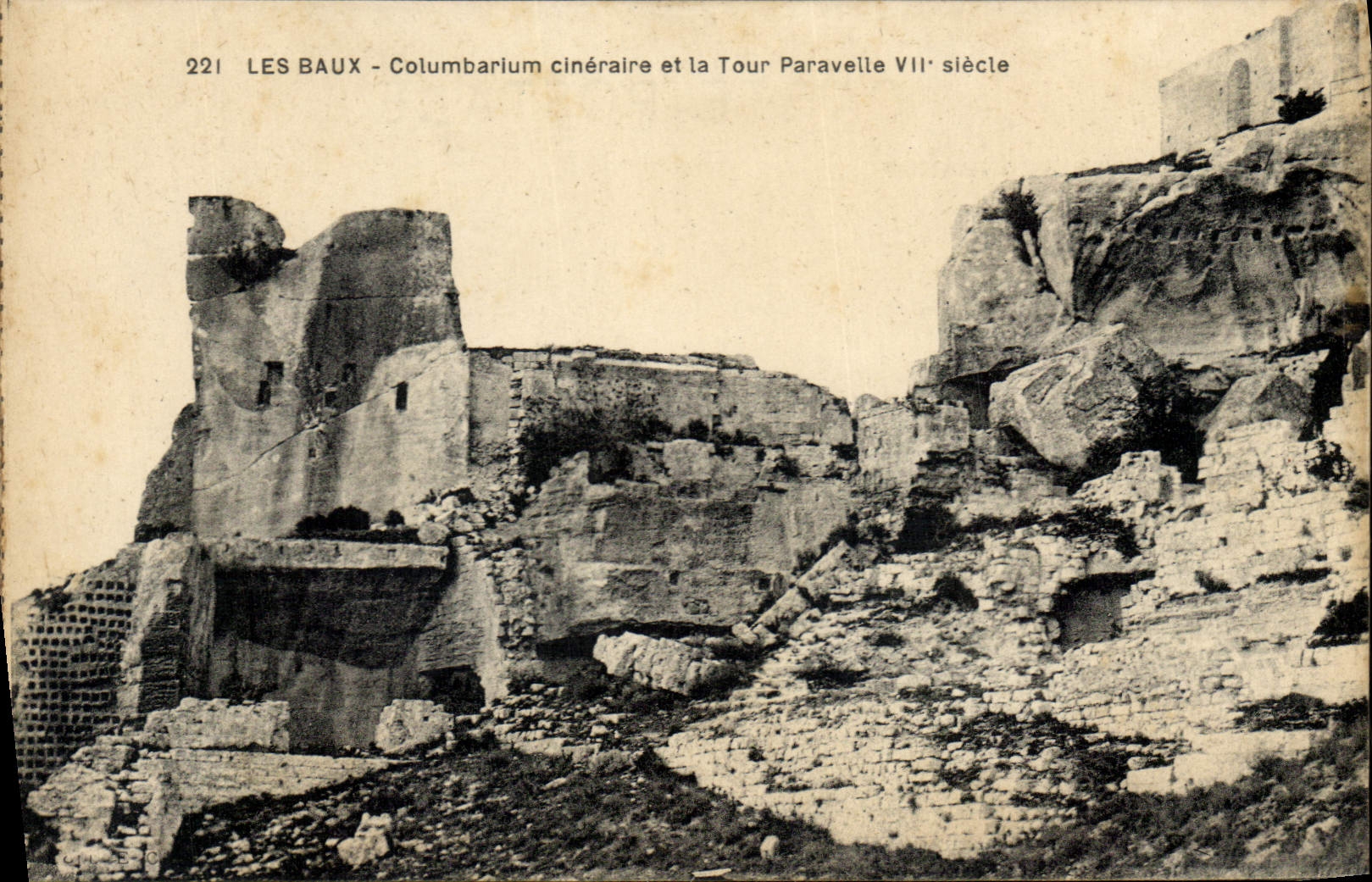 CPA Les Baux Columbarium cineraire et la Tour Paravelle VIIe siecle