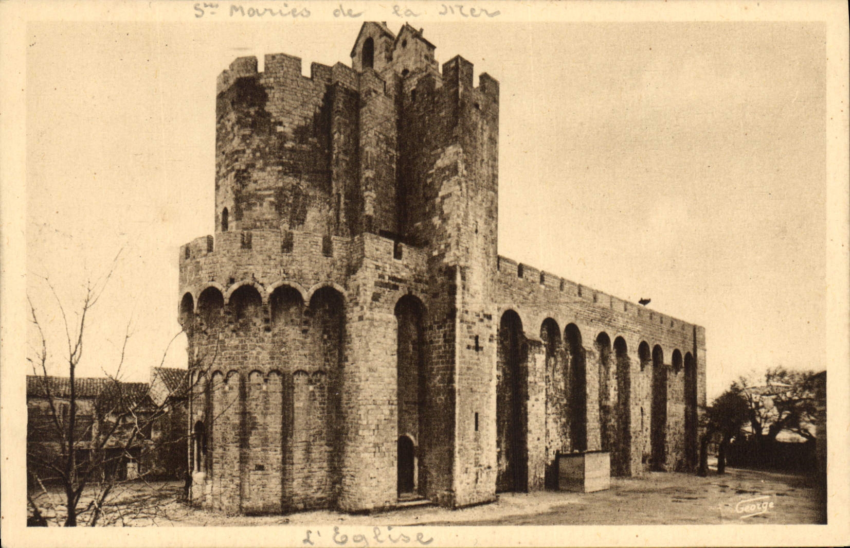 CPA Saintes Maries de la Mer L'Eglise