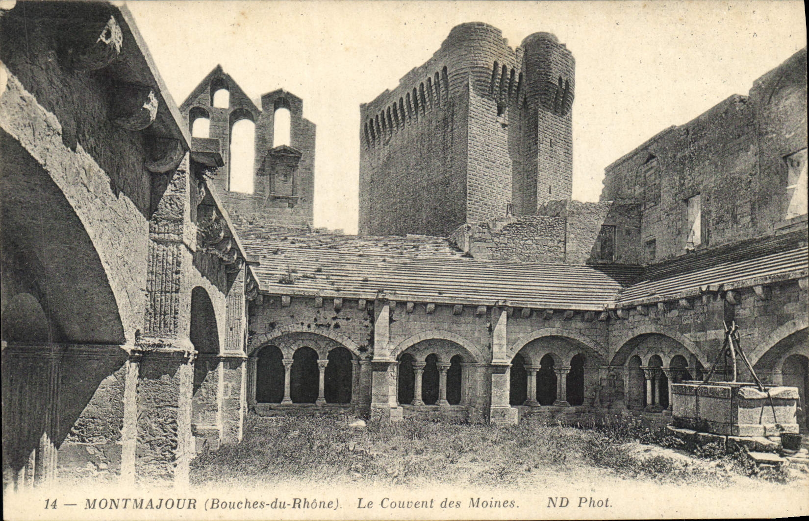 CPA Montmajour (Bouches du Rhone) Le couvent des Moines