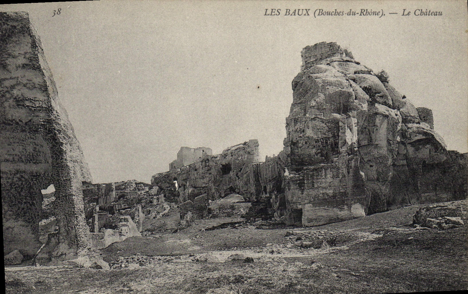 CPA Les Baux (Bouches du Rhone) Le Chateau