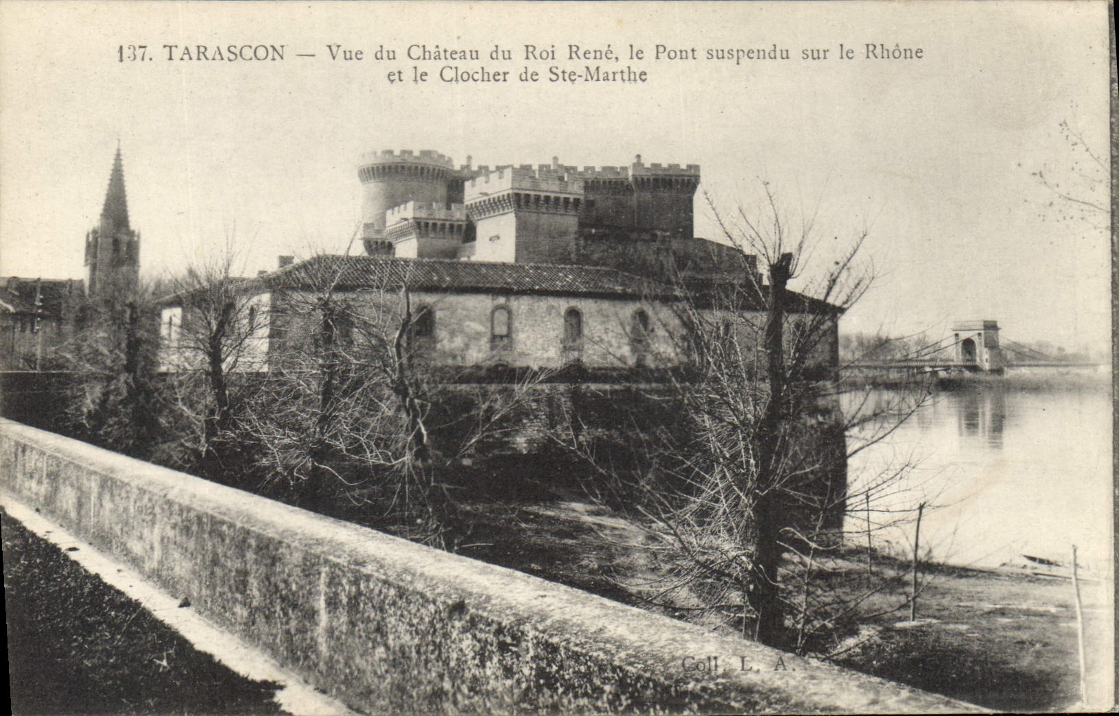 CPA Tarascon Vue du Chateau du Roi Rene le Pont suspendu sur le Rhone et le Clocher de Ste Marthe