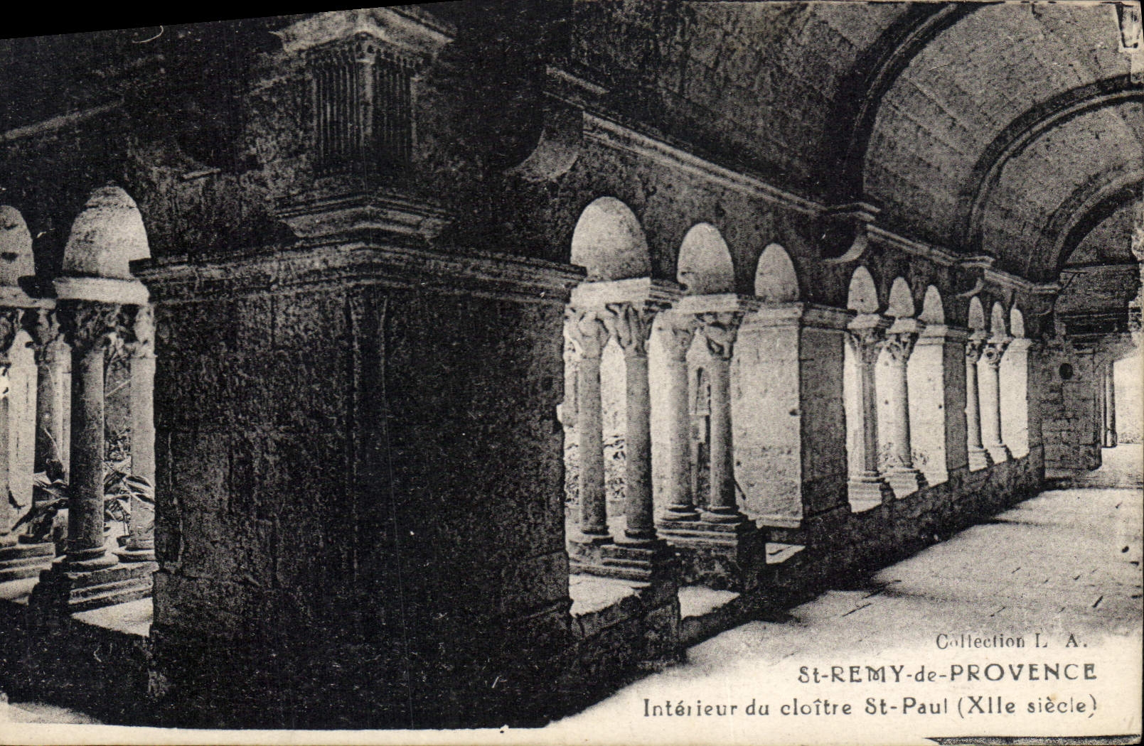 CPA Saint Remy de Provence Interieur du Cloitre St Paul (XIIe siecle)