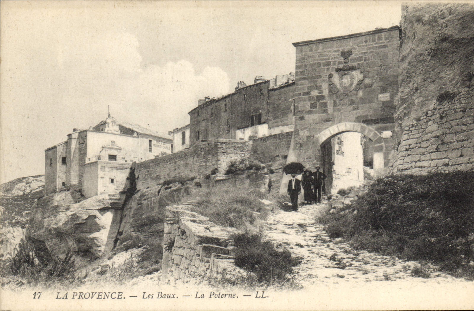 CPA La Provence Les Baux La Poterne