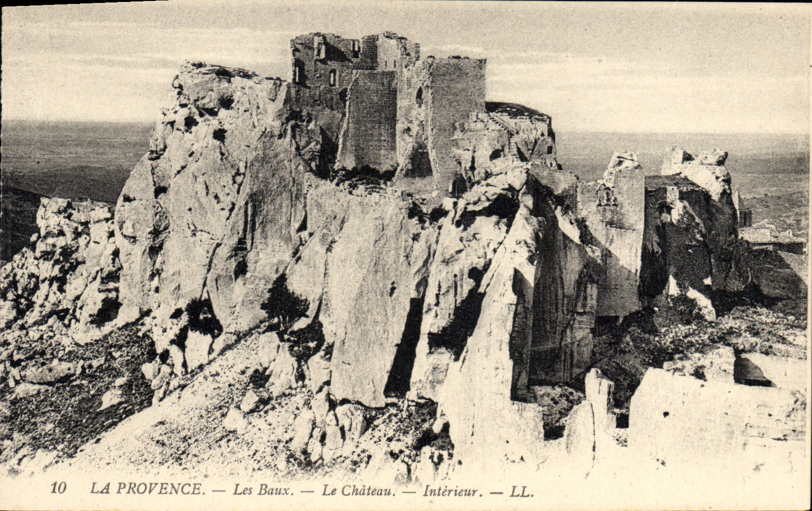 CPA La Provence Les Baux Le Chateau Interieur