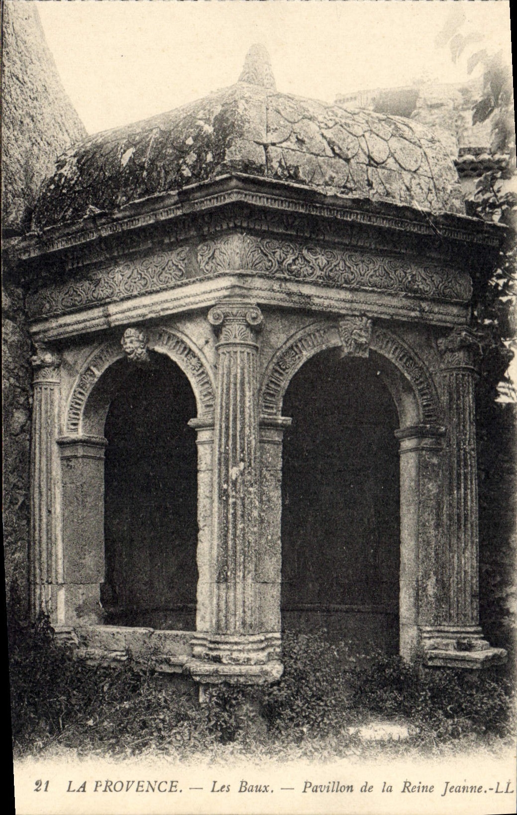 CPA La Provence les Baux Pavillon de la Reine Jeanne