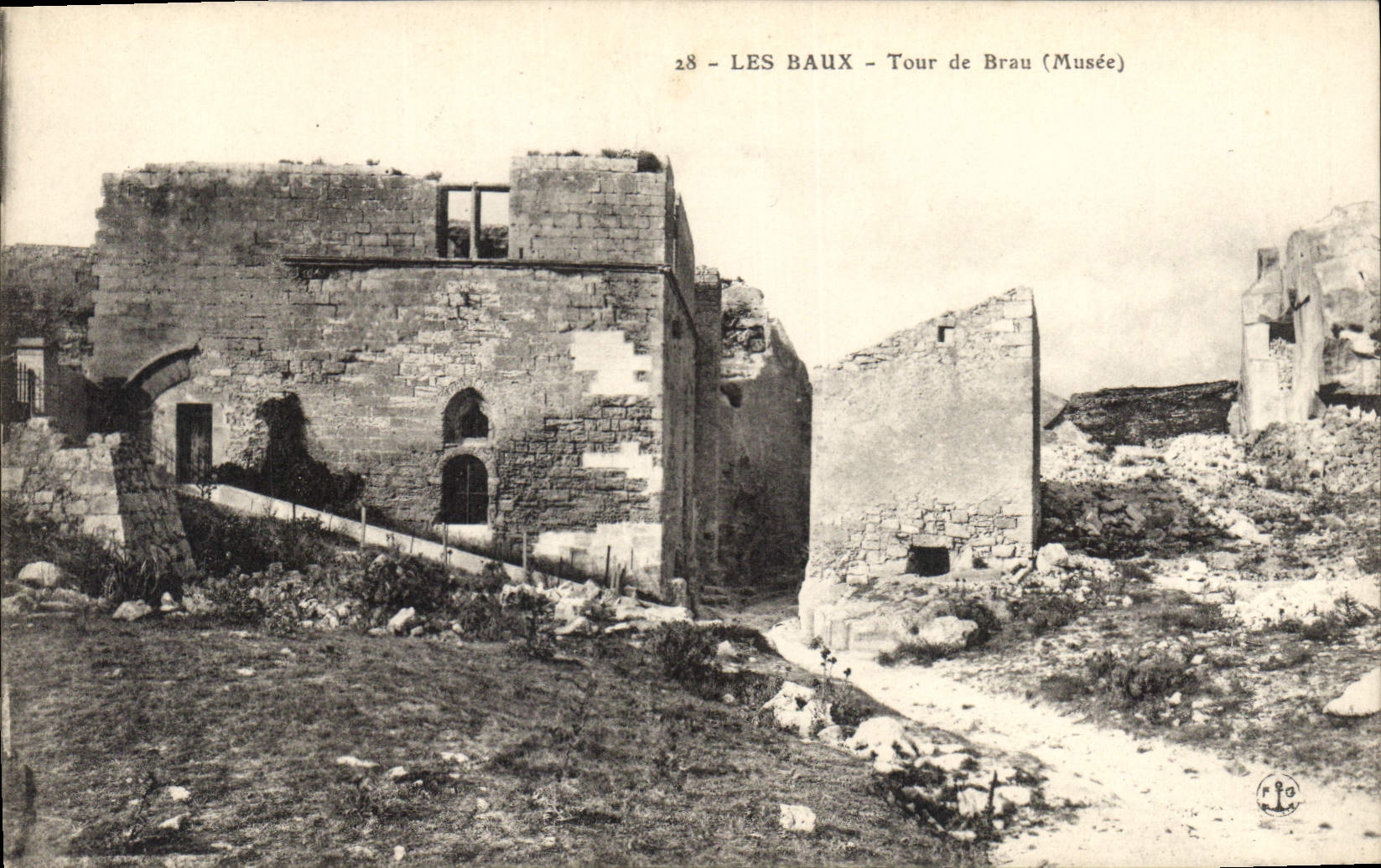 CPA les Baux Tour de Brau (Musee)