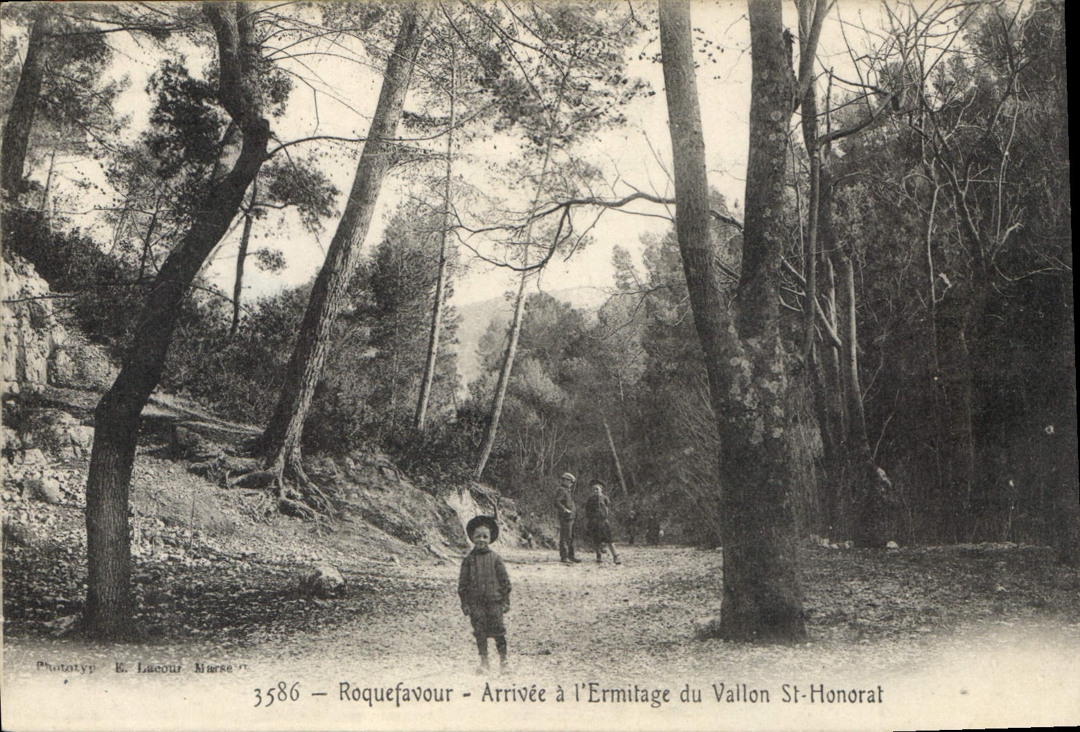 CPA Roquefavour Arrivee a l'Ermitage du Vallon St Honorat