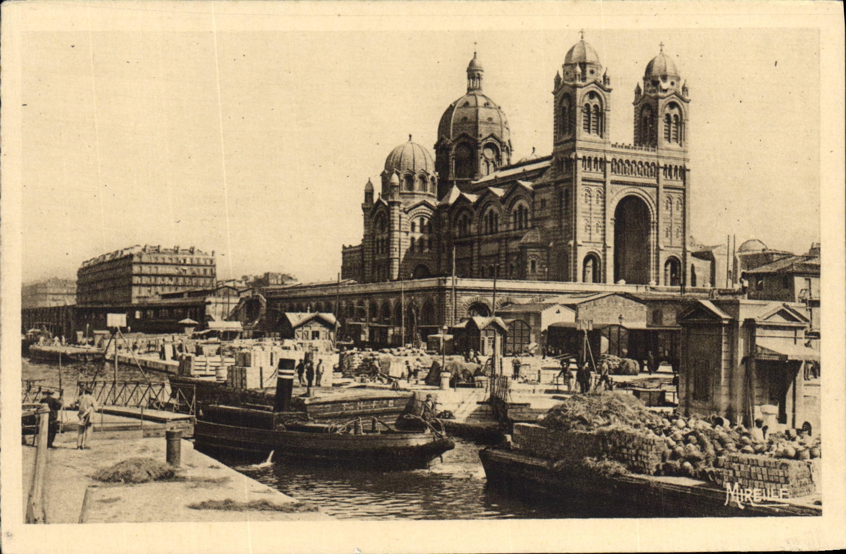 CPA Marseille La Cathedrale et le Quai de la Joliette