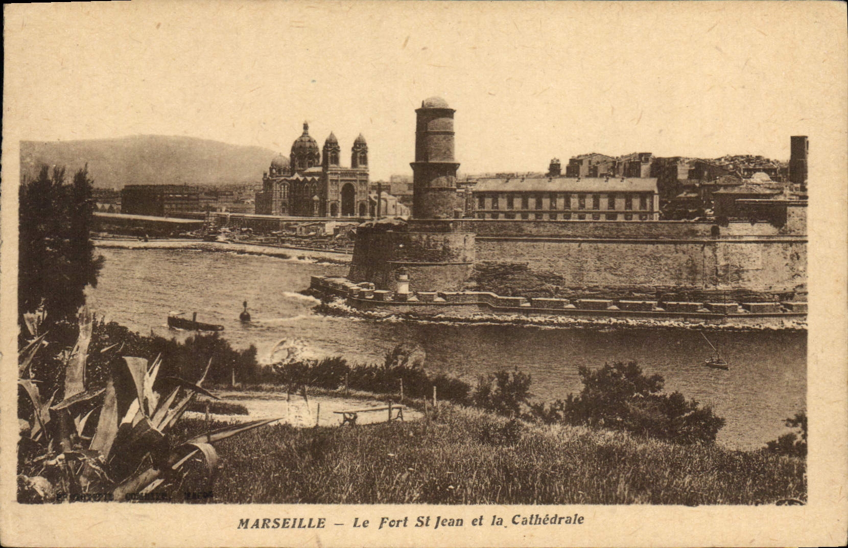 CPA Marseille Le Port St Jean et la Cathedrale