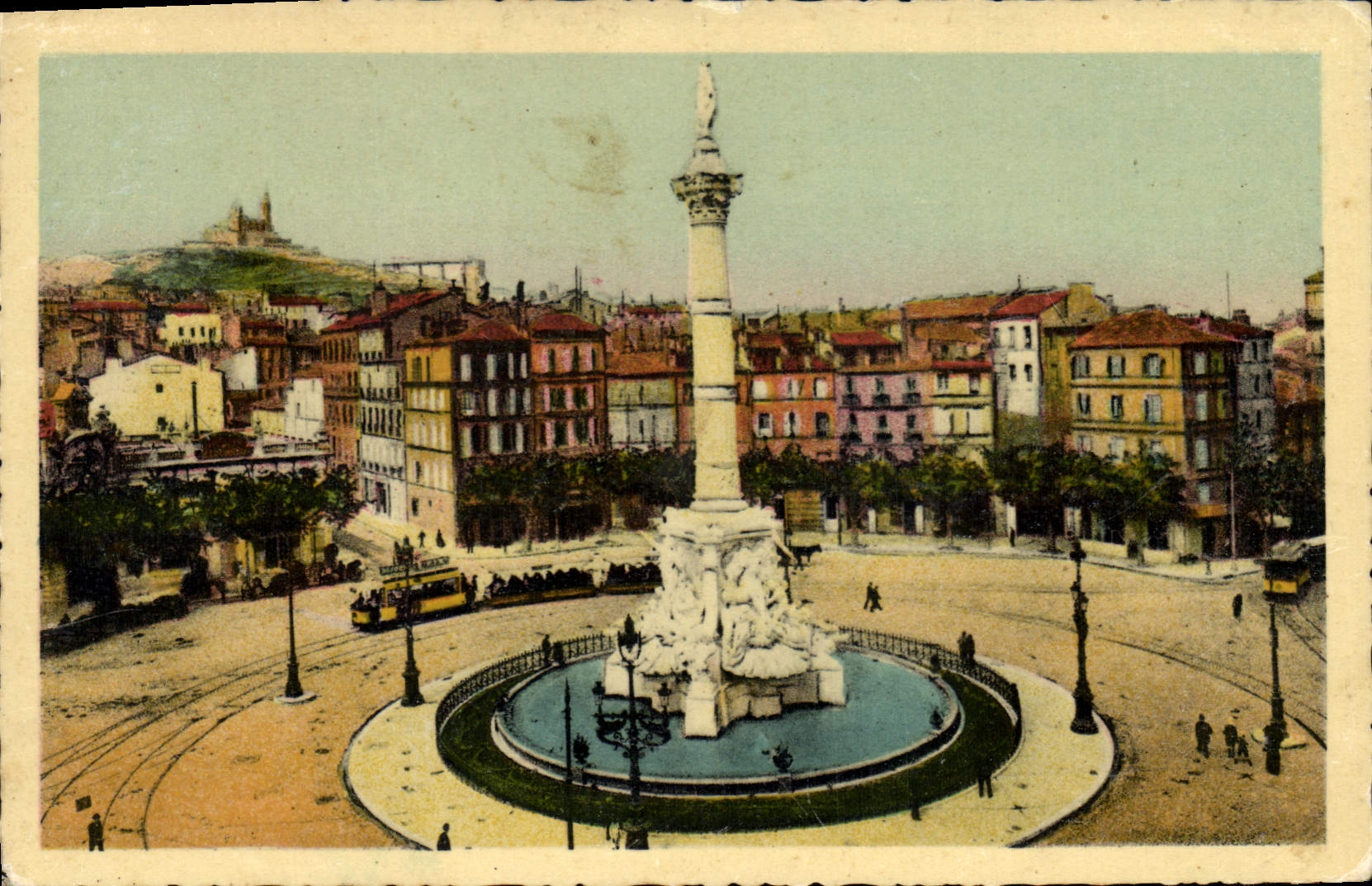 CPA Marseille Place Castellane et Fontaine Cantini avec vue sur N D de la Garde