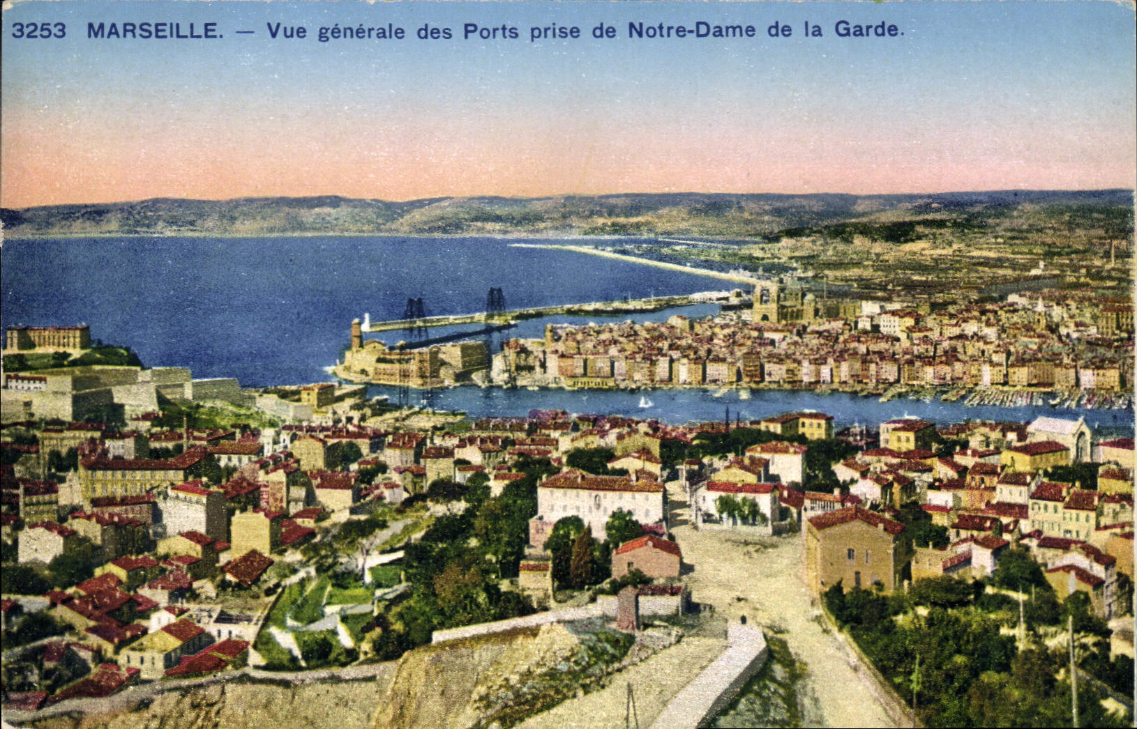 CPA Marseille Le Quai du Port et Rue de la Republique
