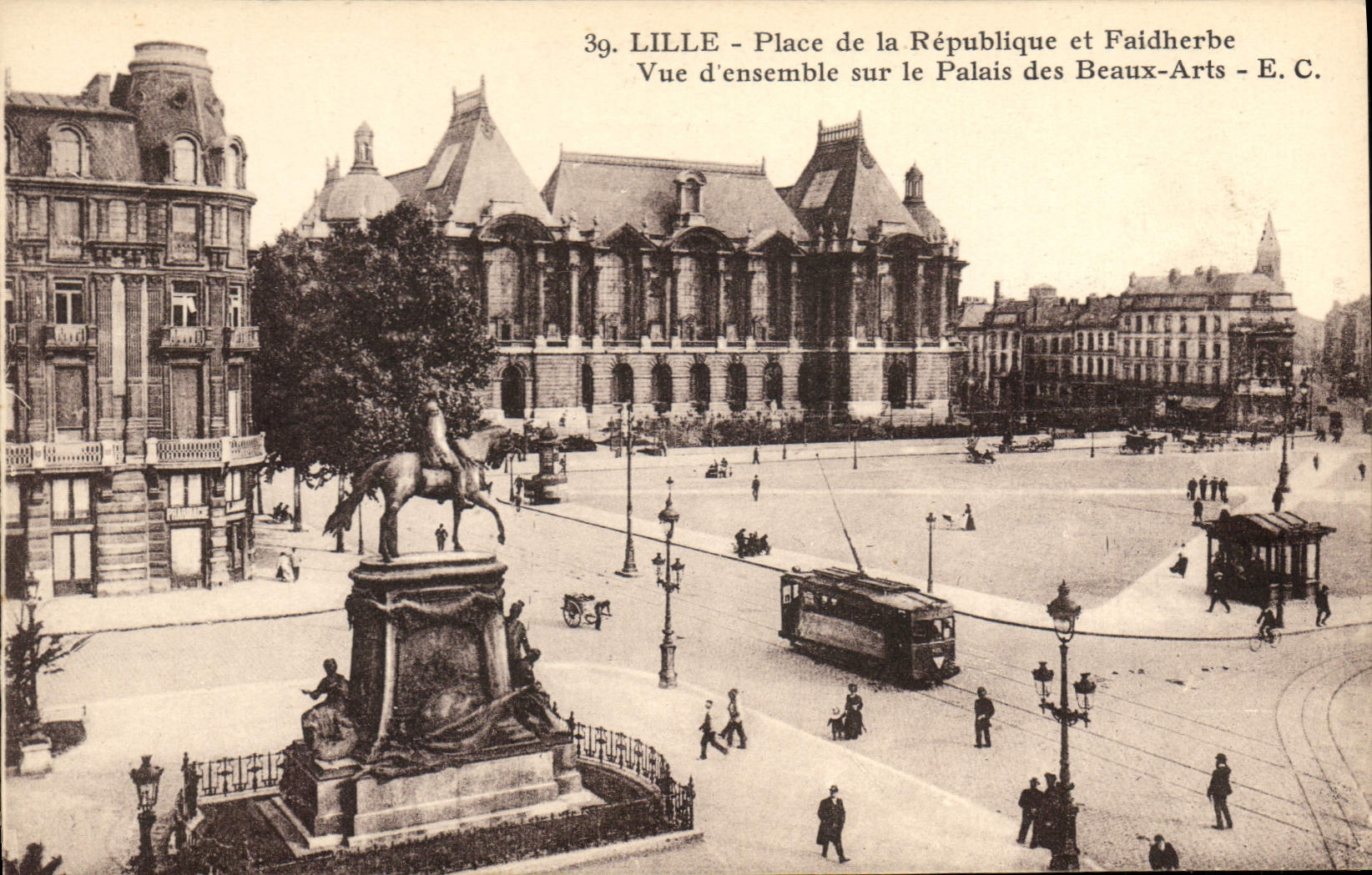 CPA Lille Place de la Republique et Faidherbe Tramway