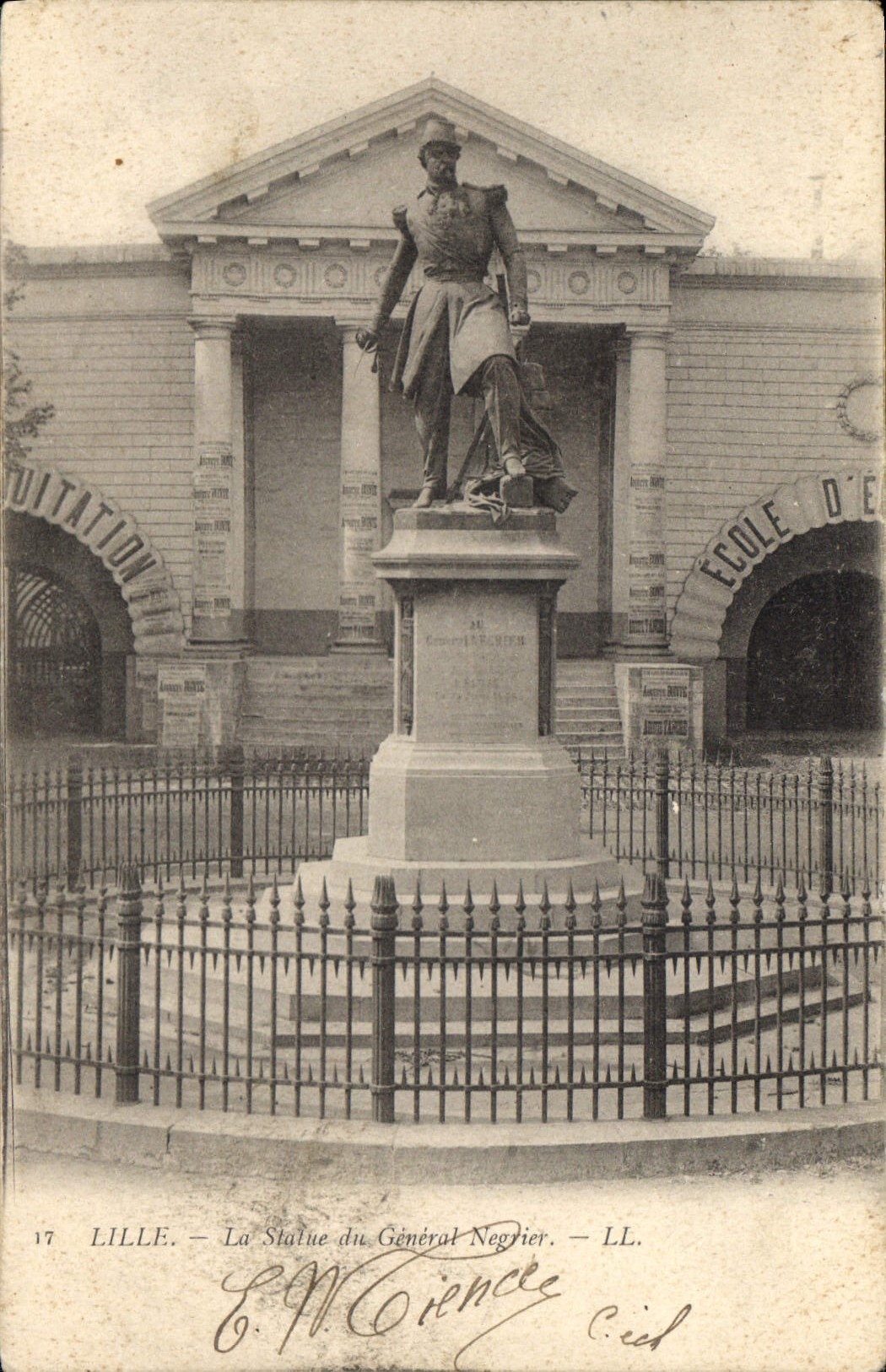 CPA Lille La Statue du General Negrier