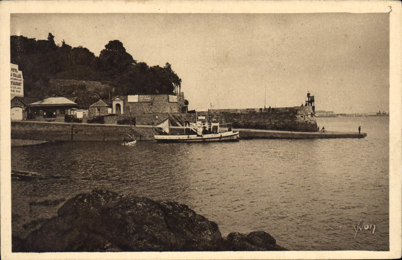CPA Cote d'Emeraude Dinard I et V La Cale L'Embarcadere des Vedettes