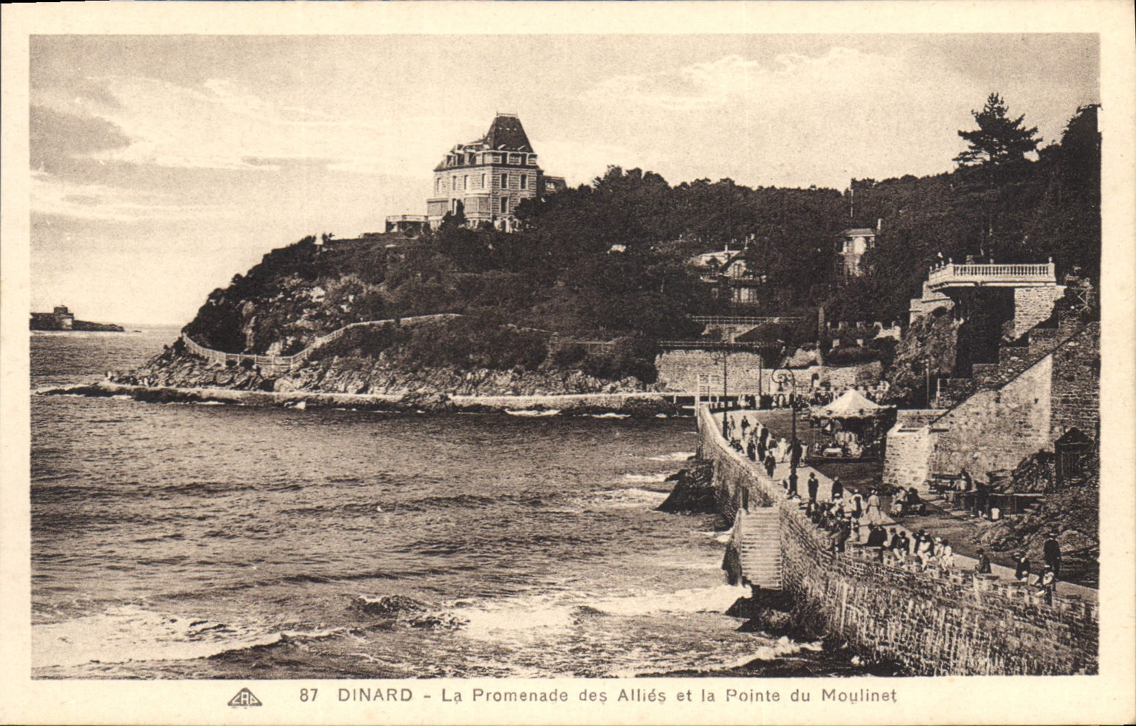CPA Dinard La Promenade des Allies et la Pointe du Moulinet 