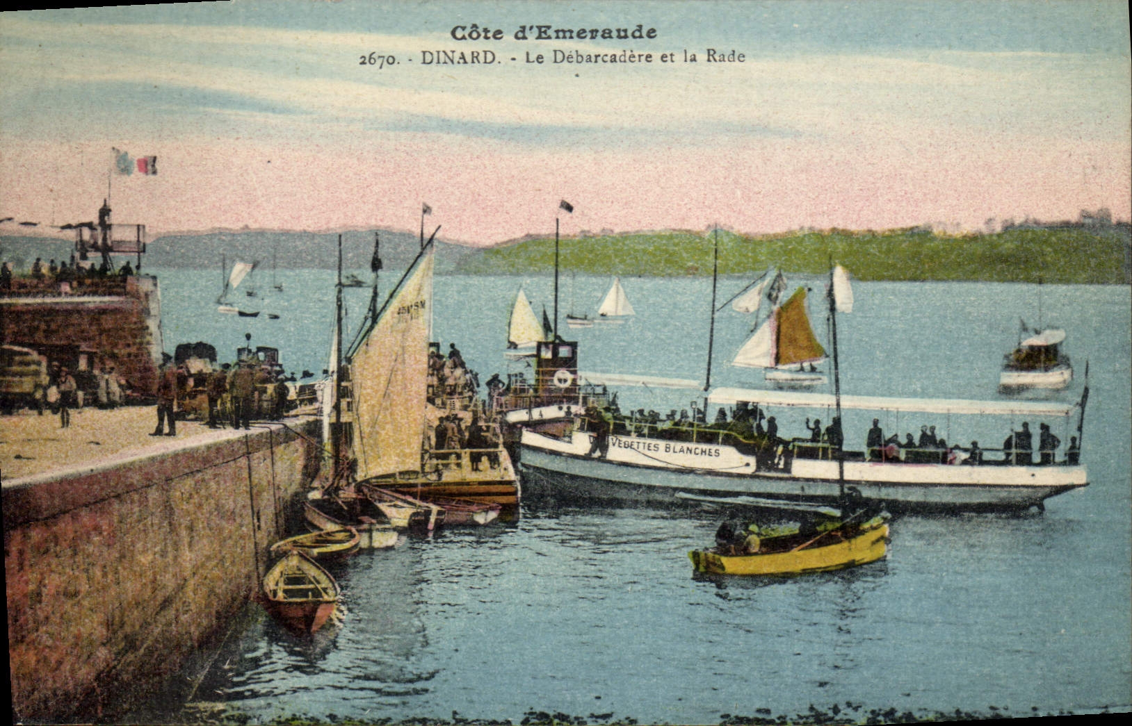 CPA Cote d'Emeraude Dinard Le Debarcadere et la Rade Bateau