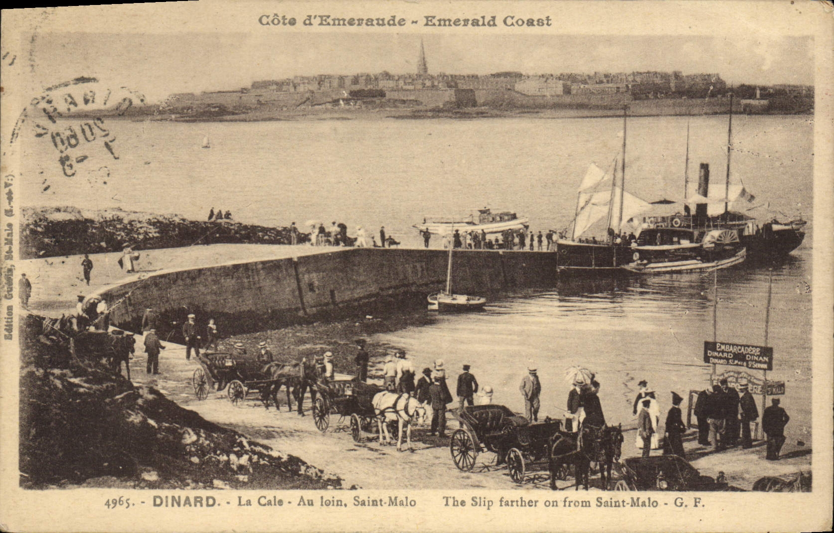 CPA Dinard La Cale Au Loin Saint Malo The Slip farther on from Saint Malo Bateau