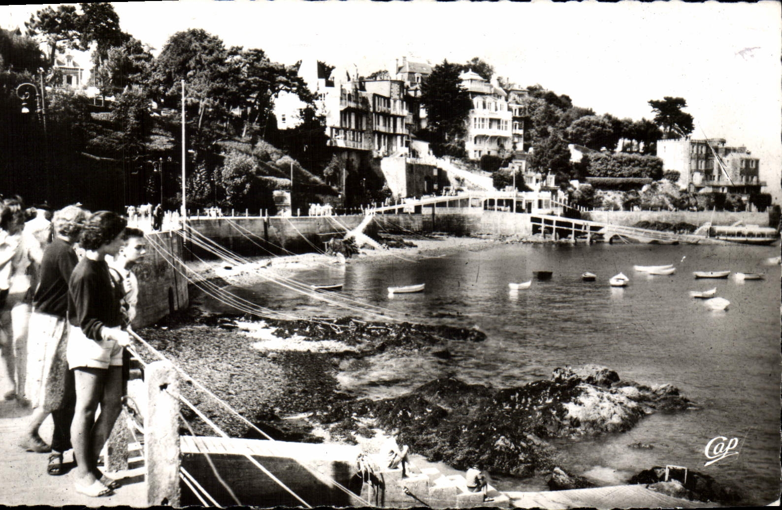 CPA Cote d'Emeraude Dinard Le Quai de la Perle l'Embarcadere des Vedettes Vertes 