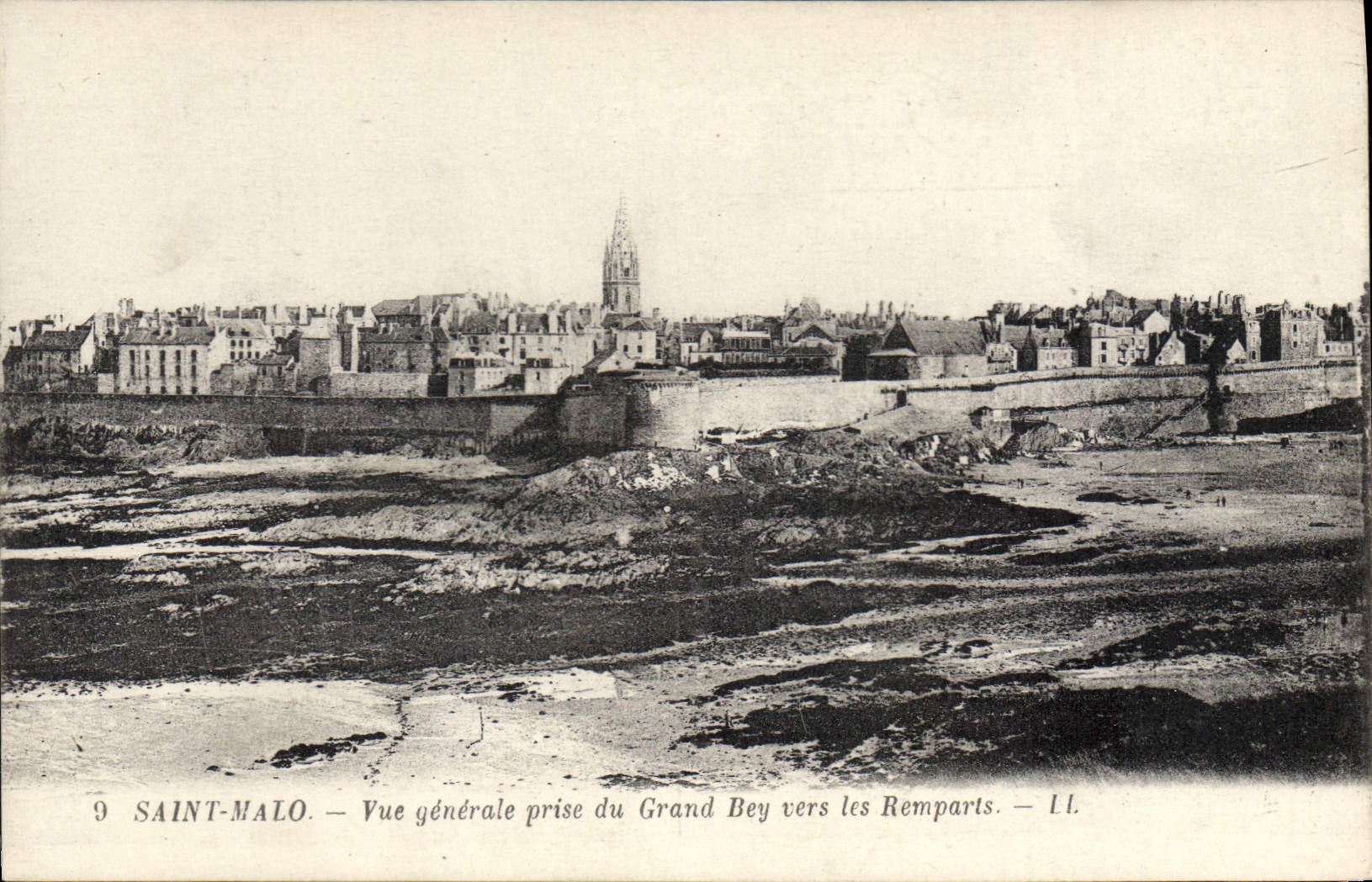 CPA Saint Malo Vue generale prise du Grand Bey vers les Remparts 