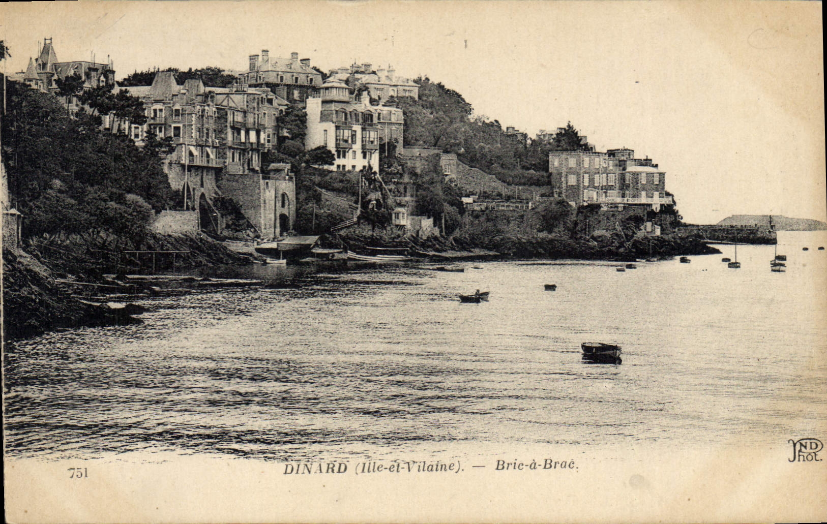 CPA Dinard Ille et Vilaine Brie a Brac 