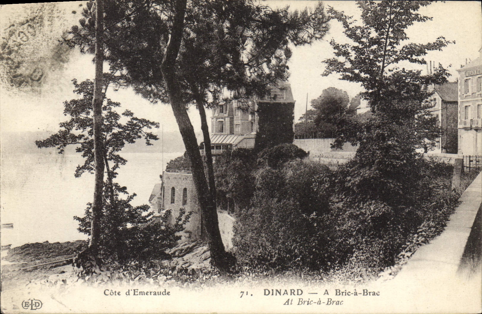 CPA Cote d'Emeraude Dinard A Bric a Brac 